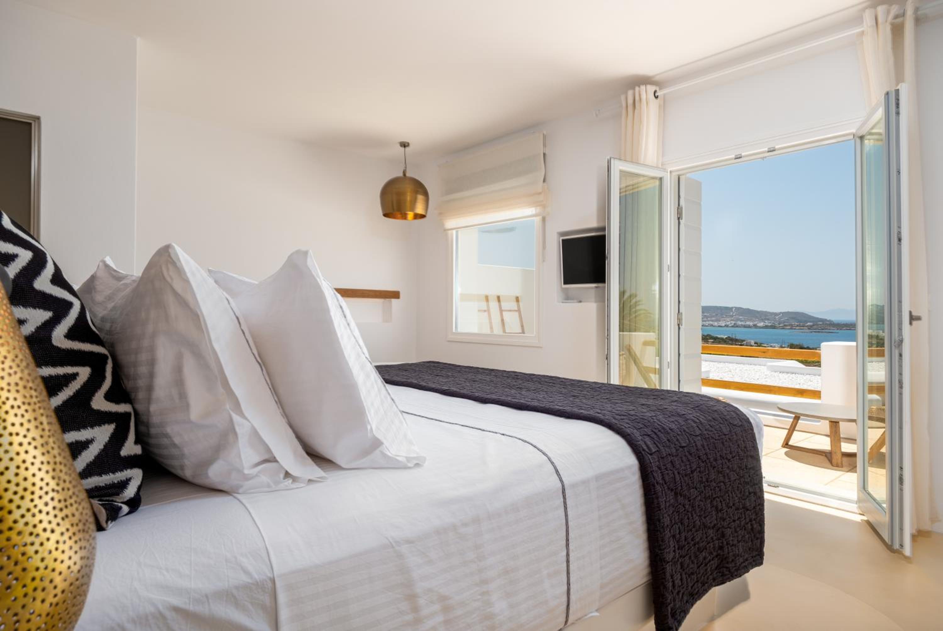 Superior Suite with Infinity Private Pool and Sea View