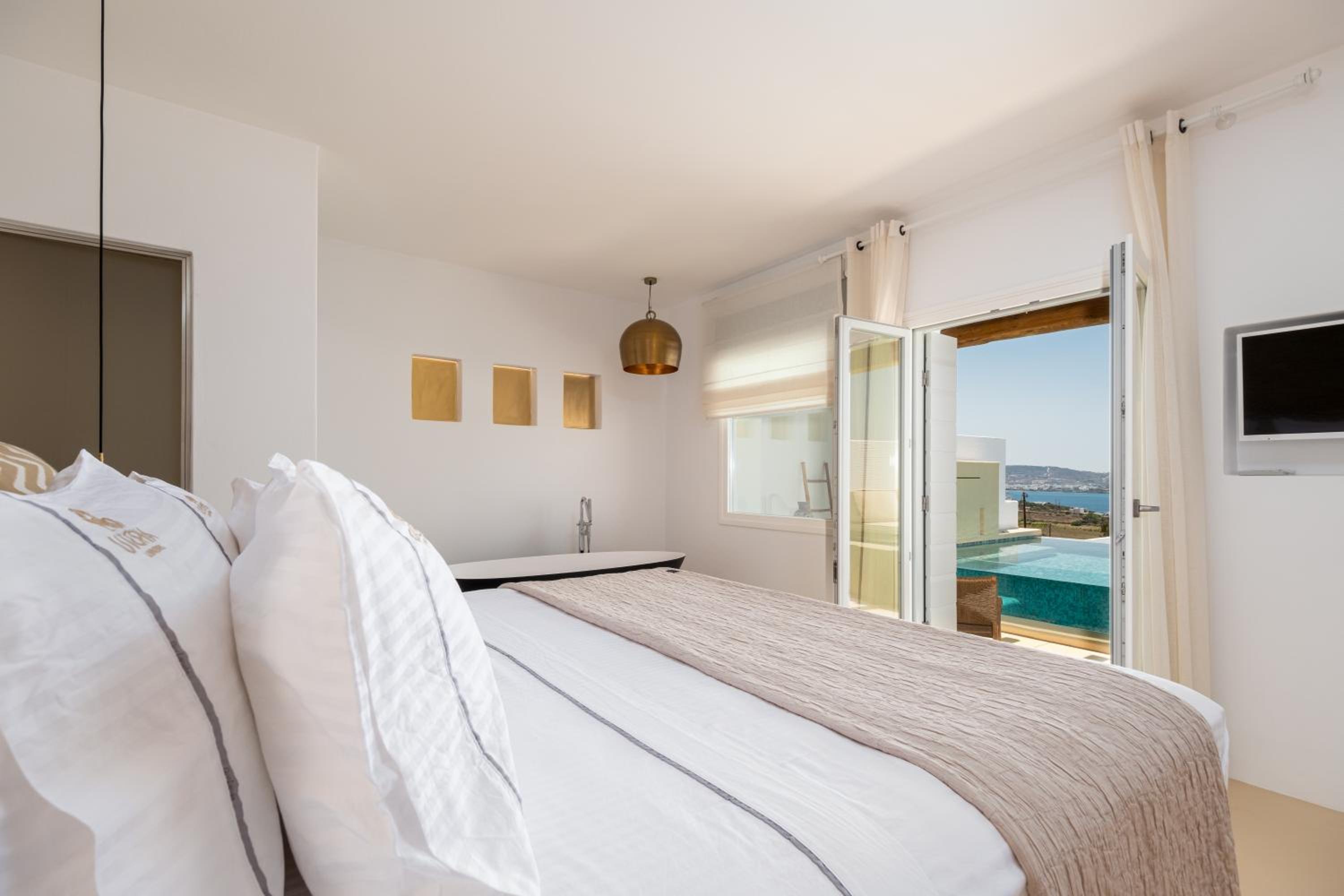 Suite with Infinity Private Pool and Sea View photo 3