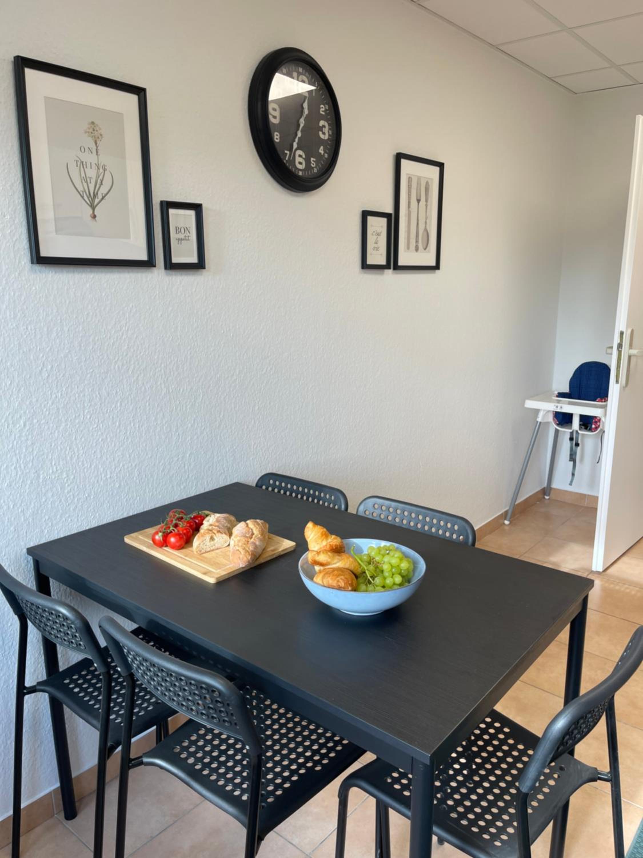 Apartment with Balcony photo 2