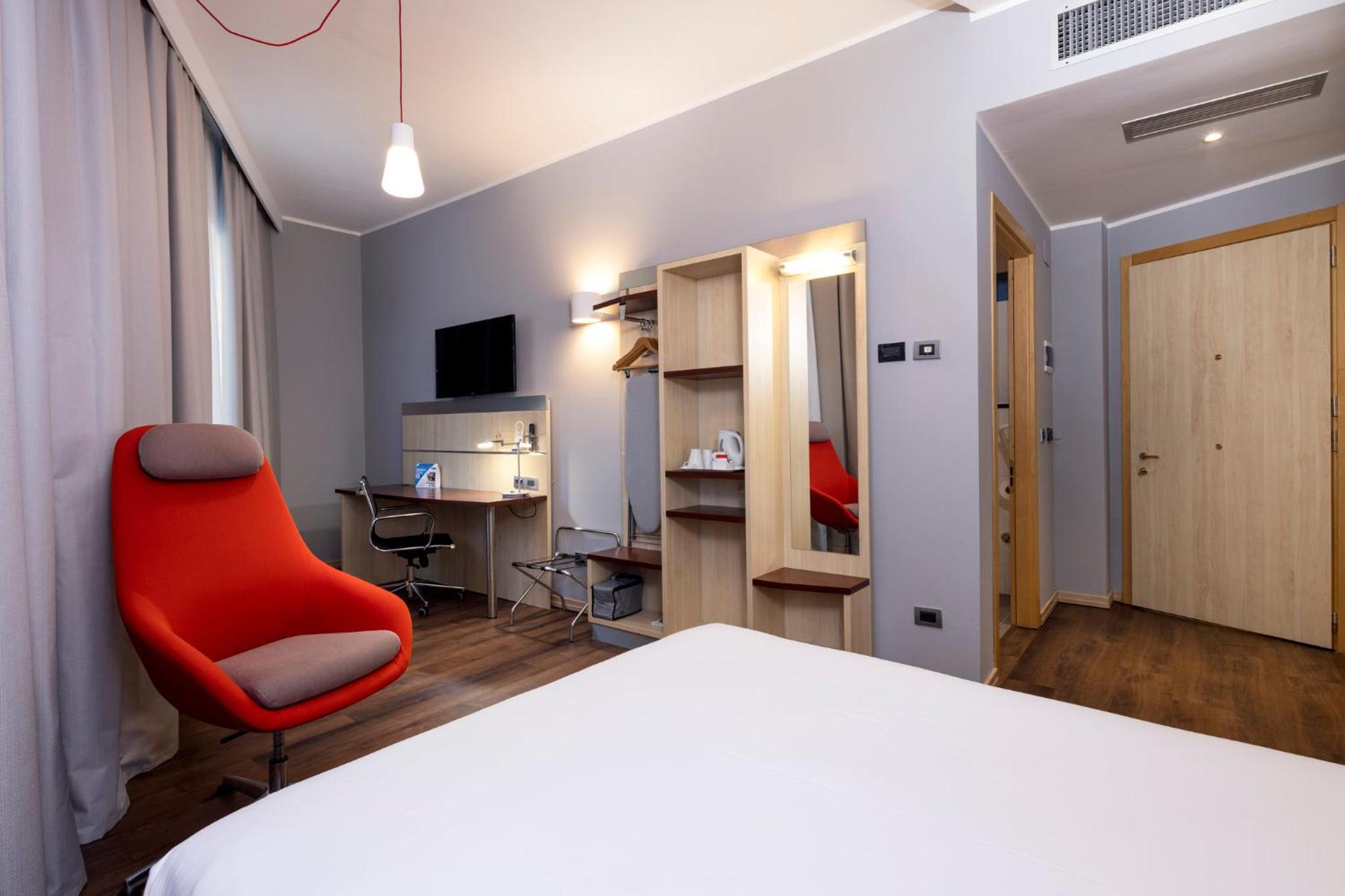 Standard Room with Free Breakfast - Photo 4