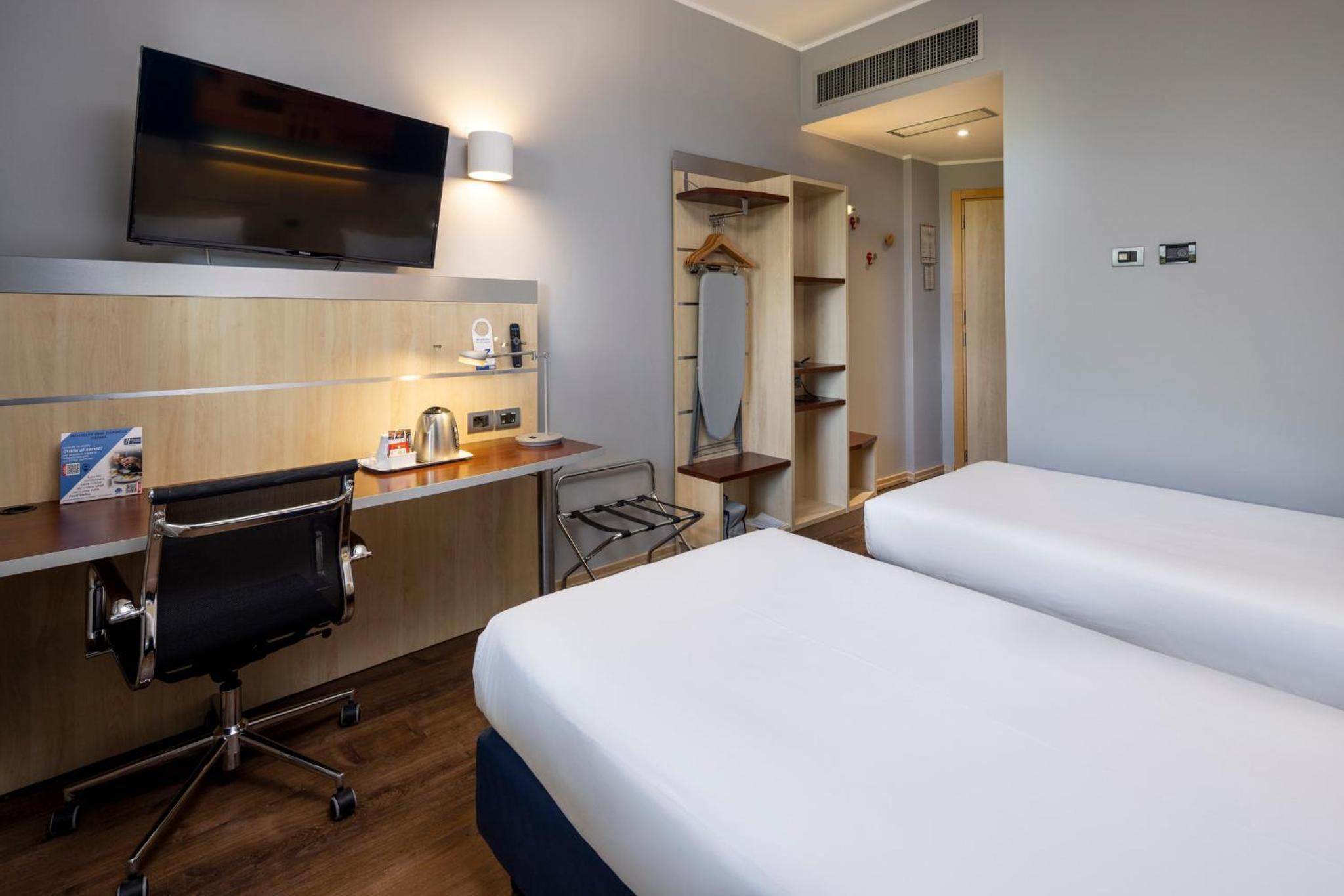 Standard Room with Free Breakfast - Photo 6
