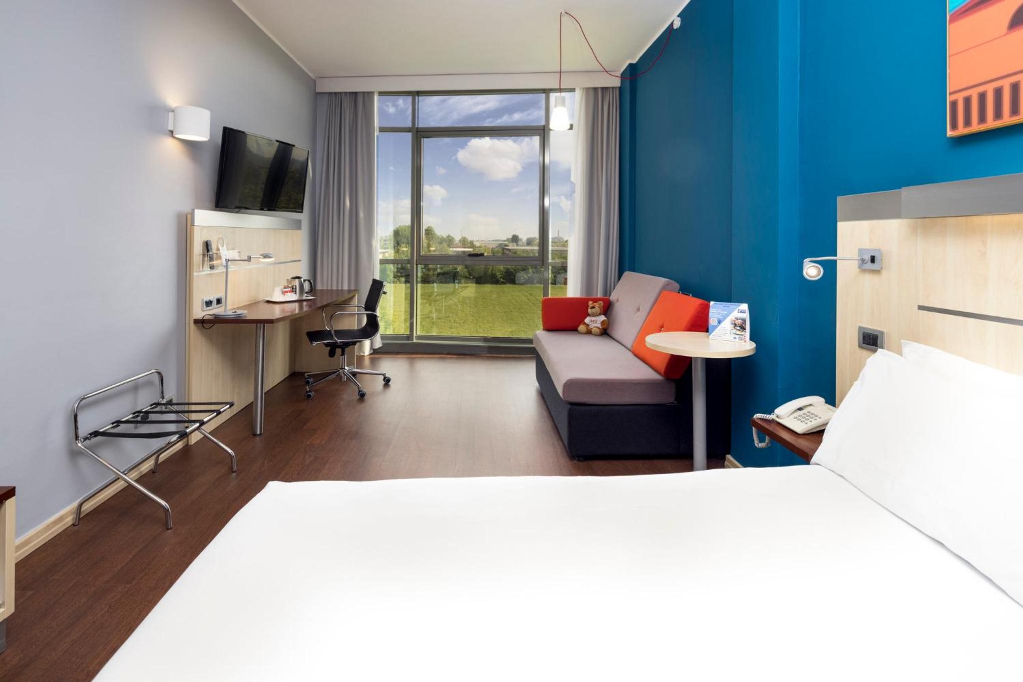 Standard Double Room with Sofa Bed - Photo 11