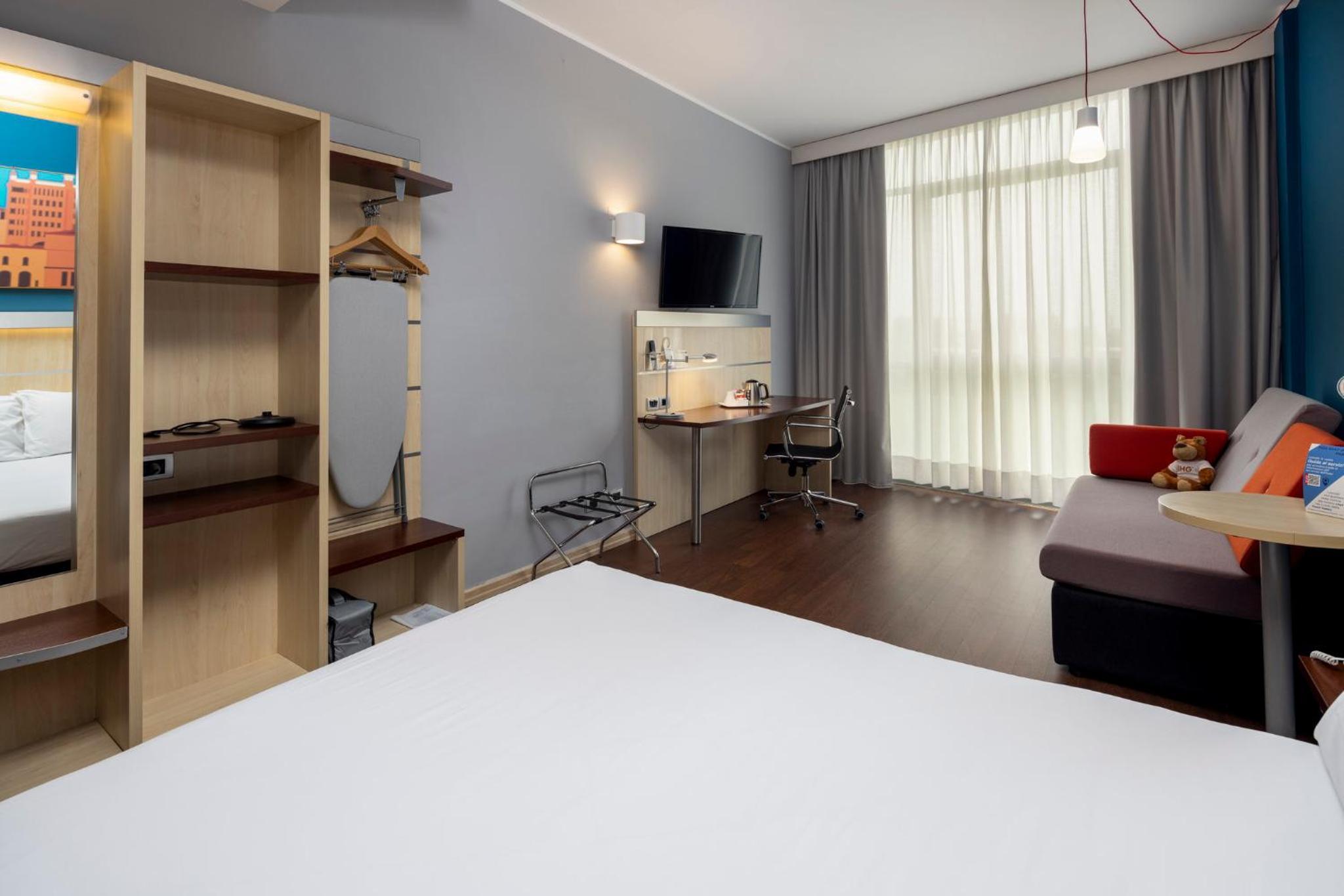 Standard Double Room with Sofa Bed - Photo 1