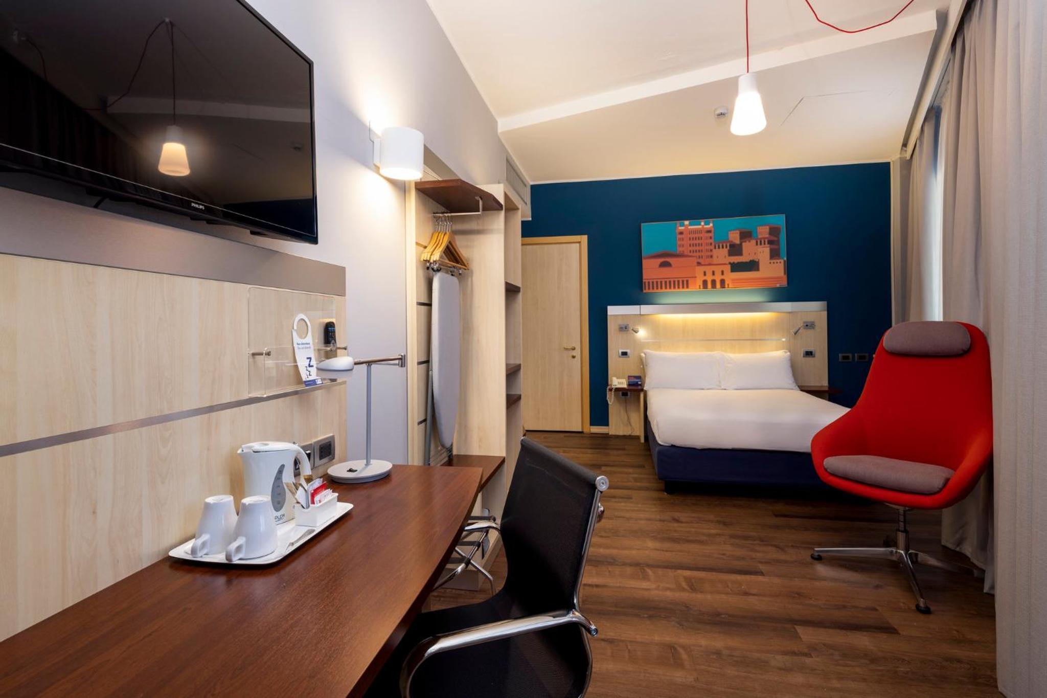 Standard Room with Free Breakfast - Photo 3