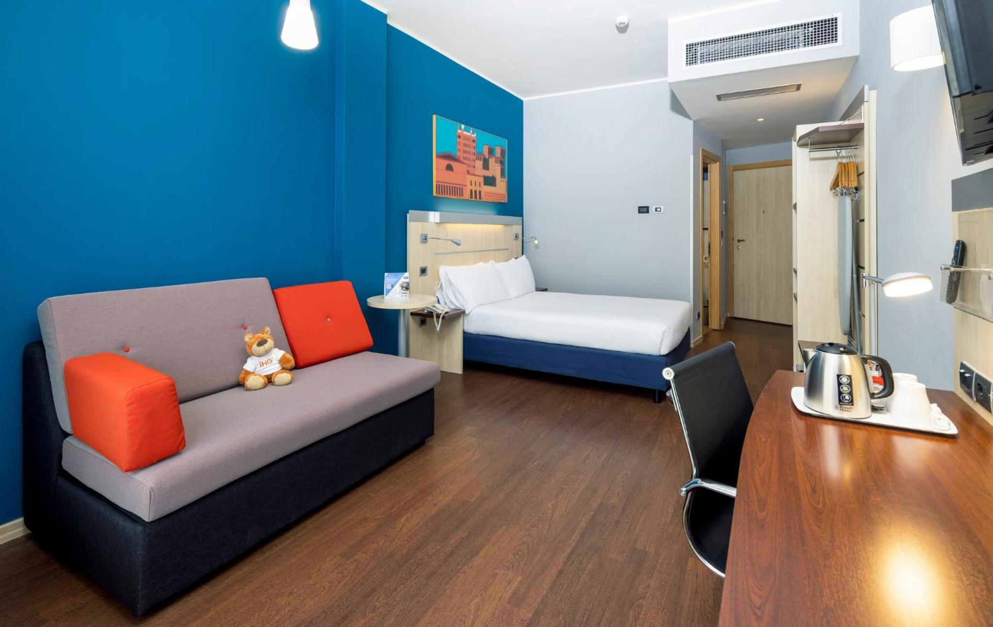 Standard Double Room with Sofa Bed - Photo 9