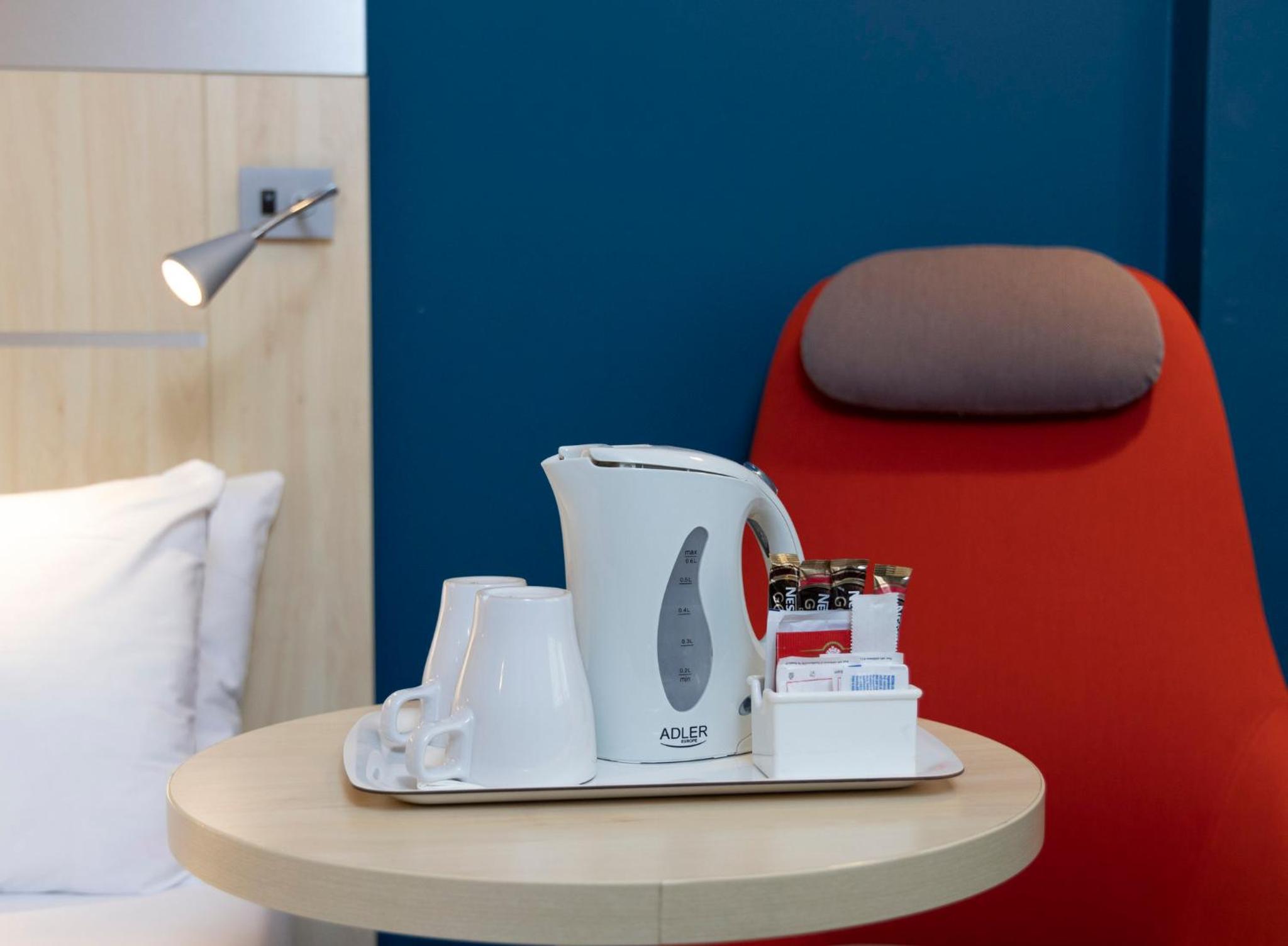 Standard Room with Free Breakfast - Photo 5