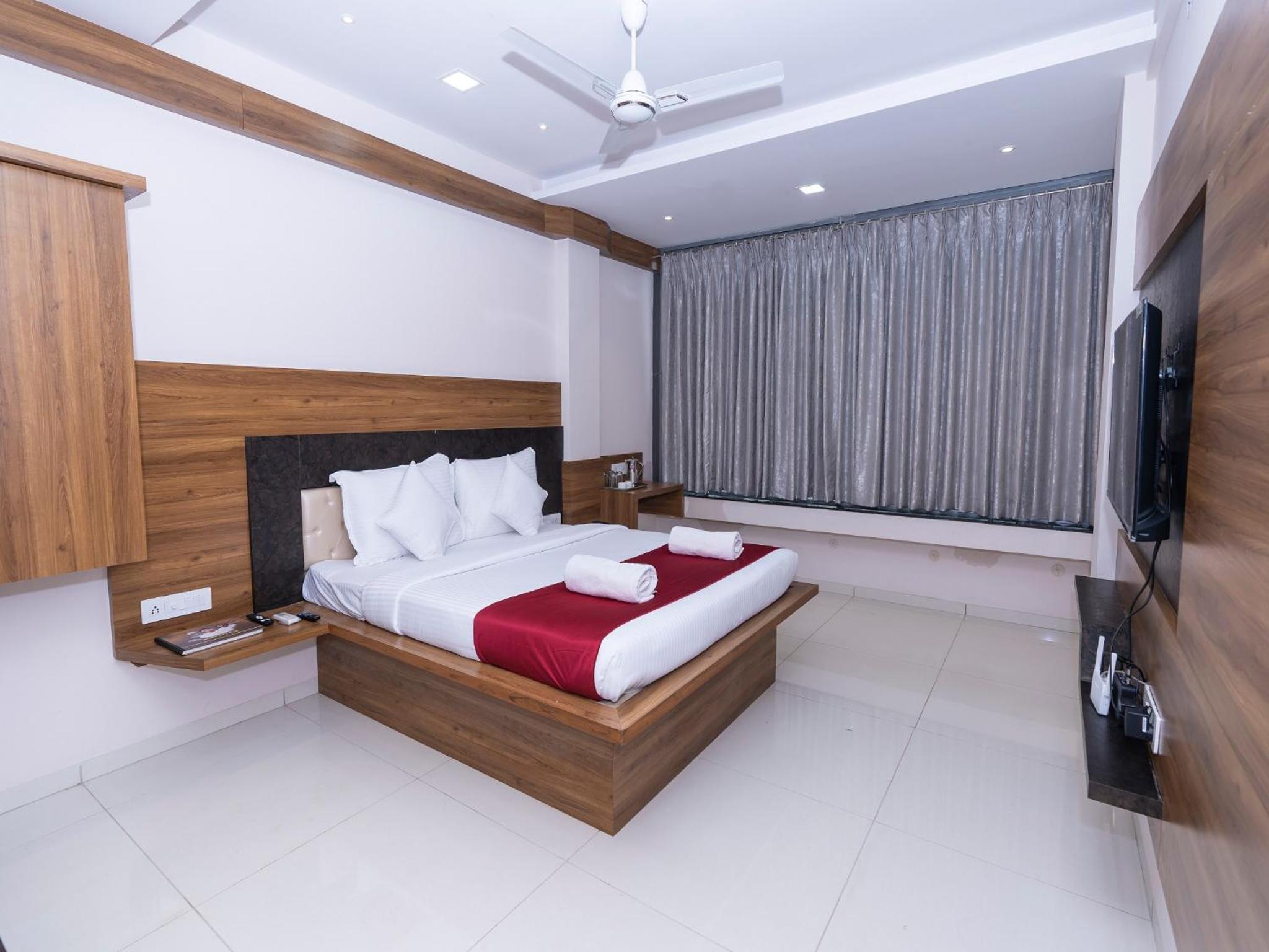 Deluxe Room Non AC - Photo 6