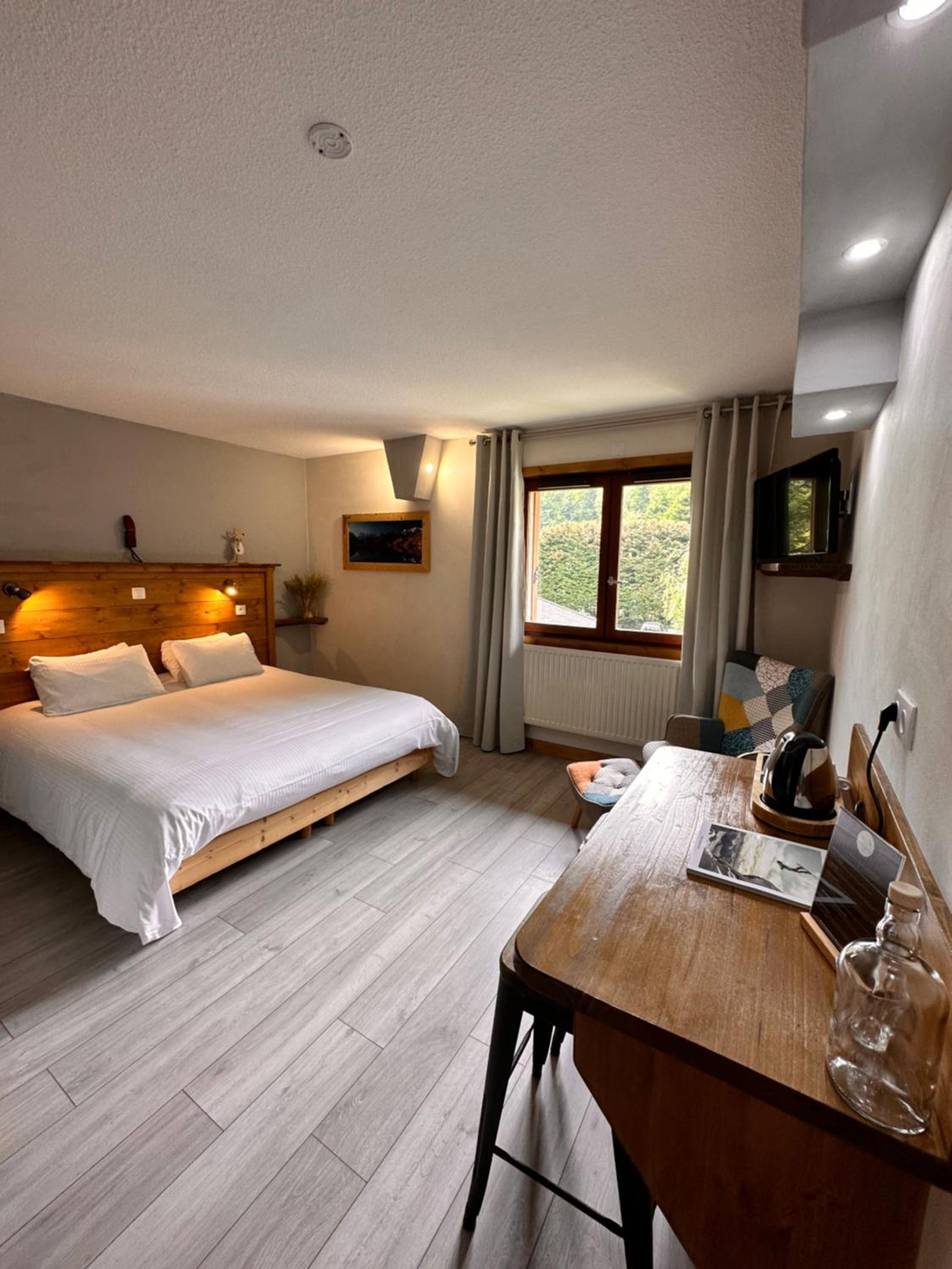Superior King Room - Photo 1