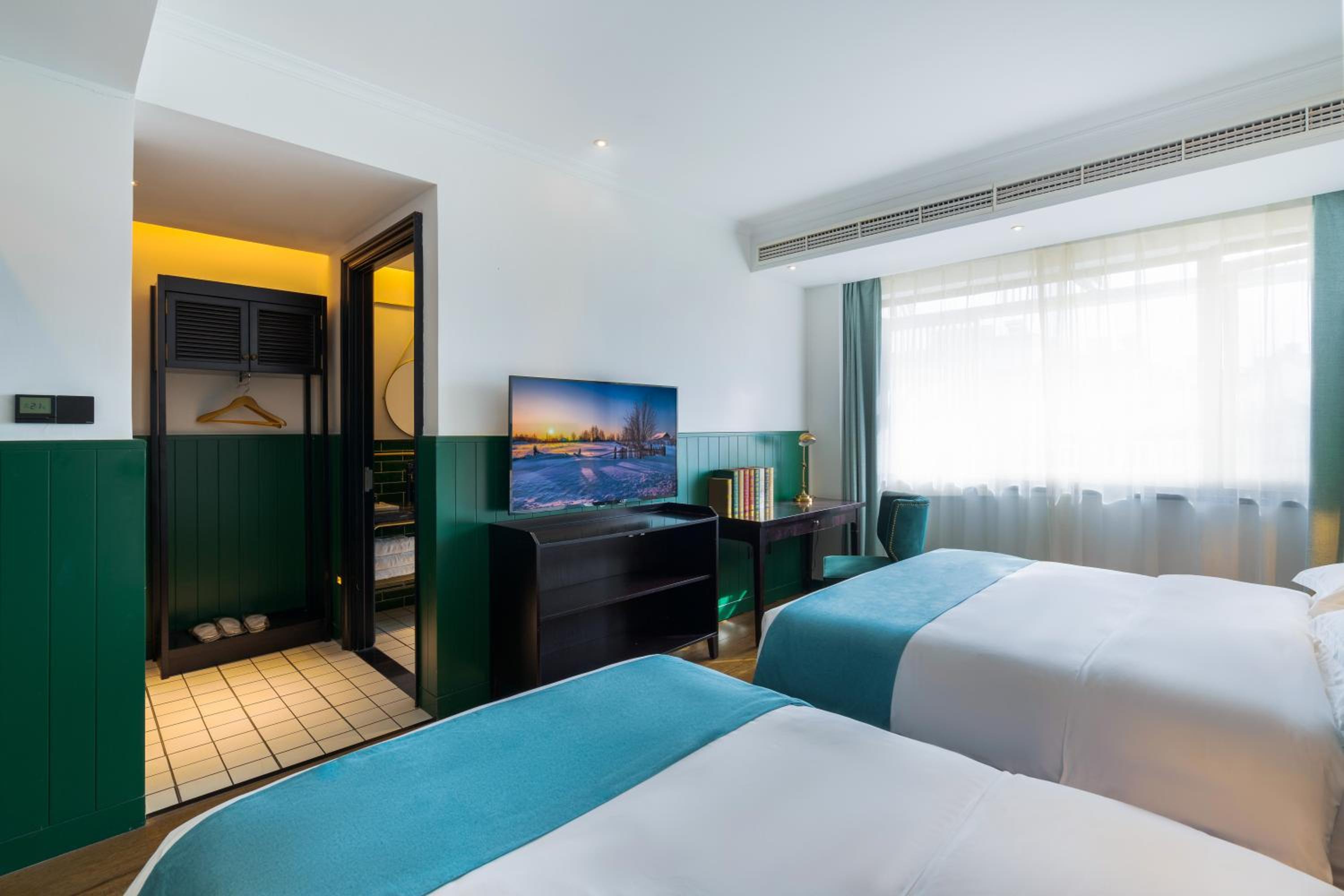Deluxe Triple Room photo 3