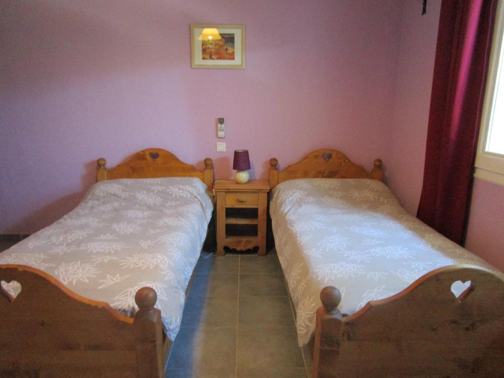 Twin Room with Shower - Photo 4