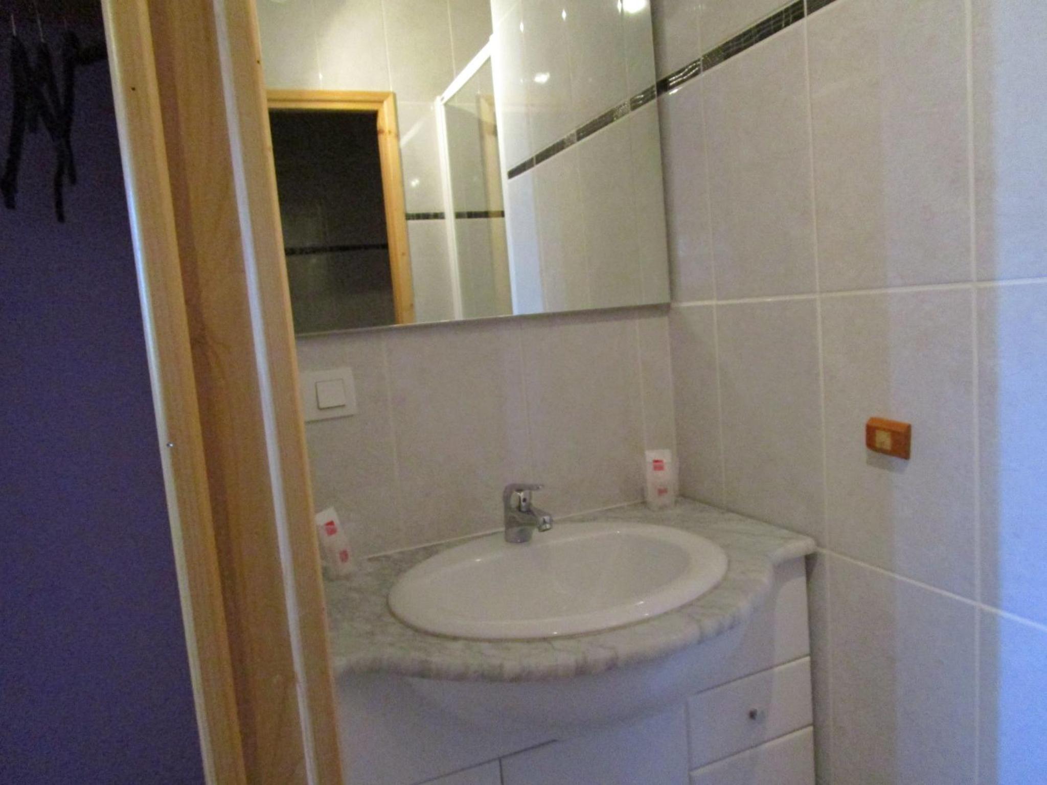 Twin Room with Shower - Photo 5
