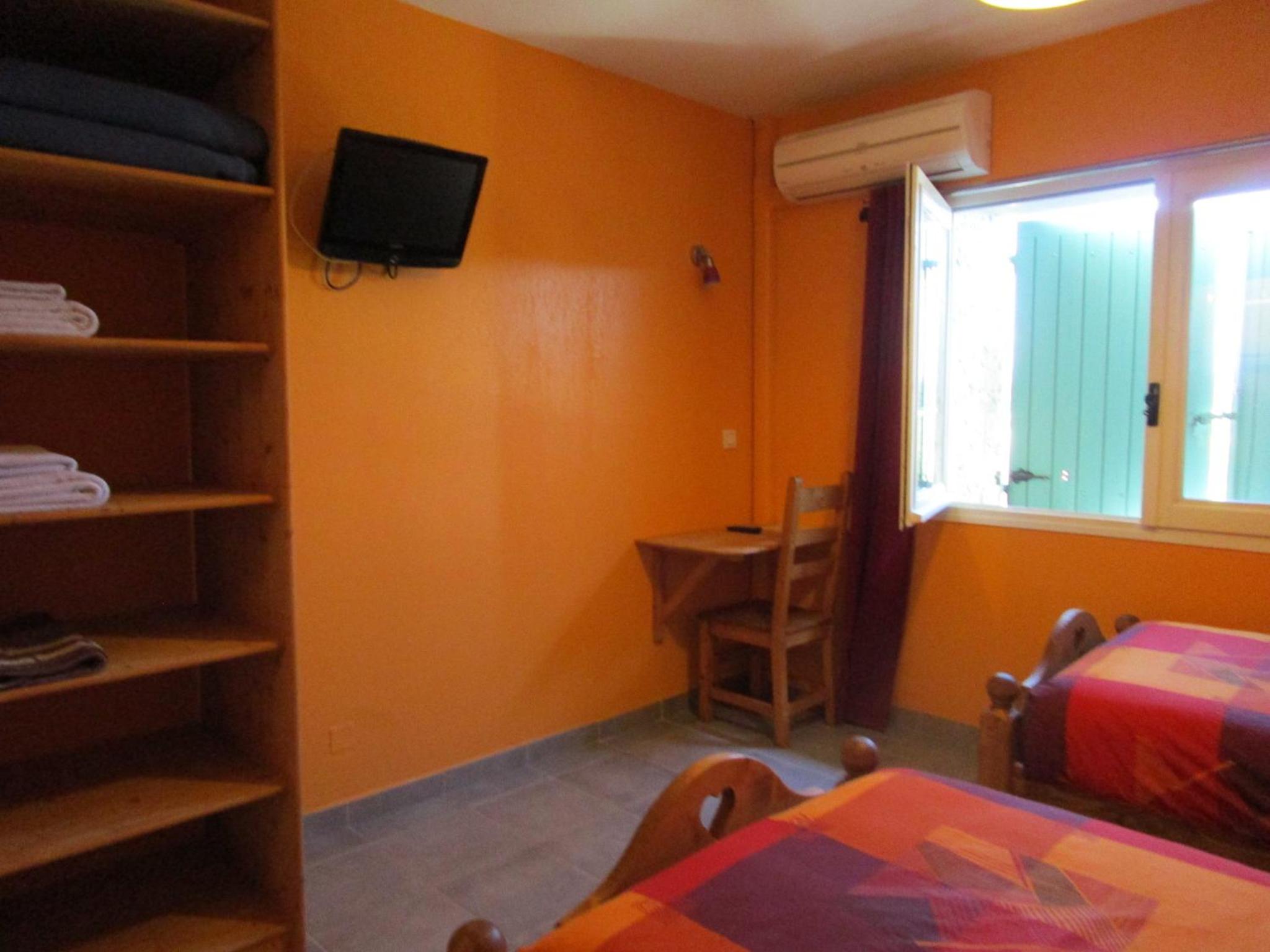 Twin Room with Shower - Photo 3