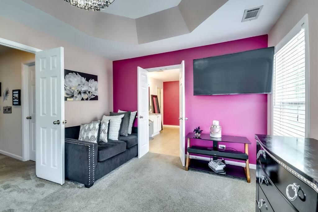 Three-Bedroom House photo 3