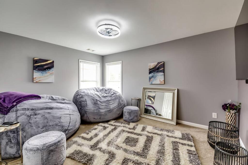 Three-Bedroom House photo 2