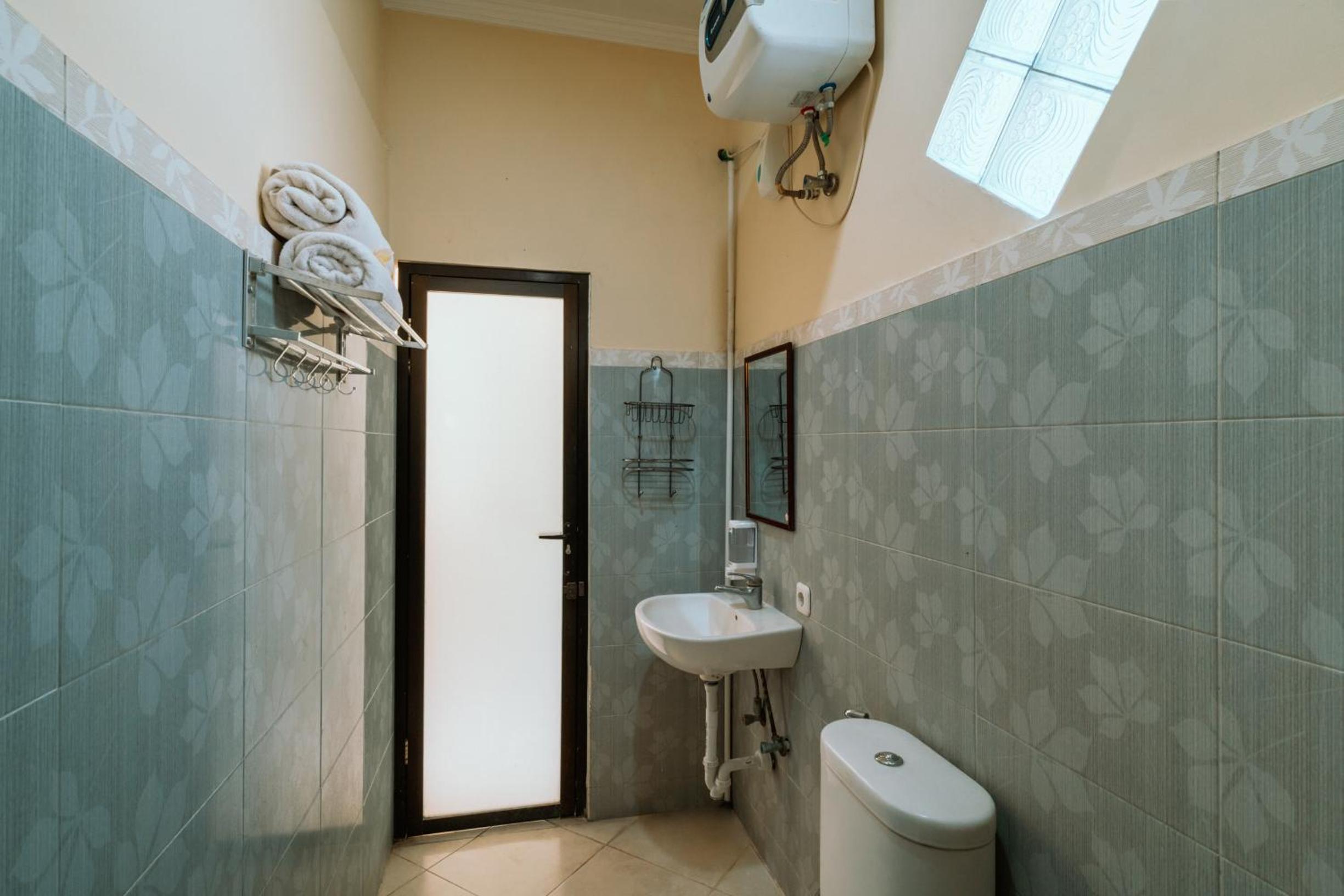 Deluxe Room - Photo 12