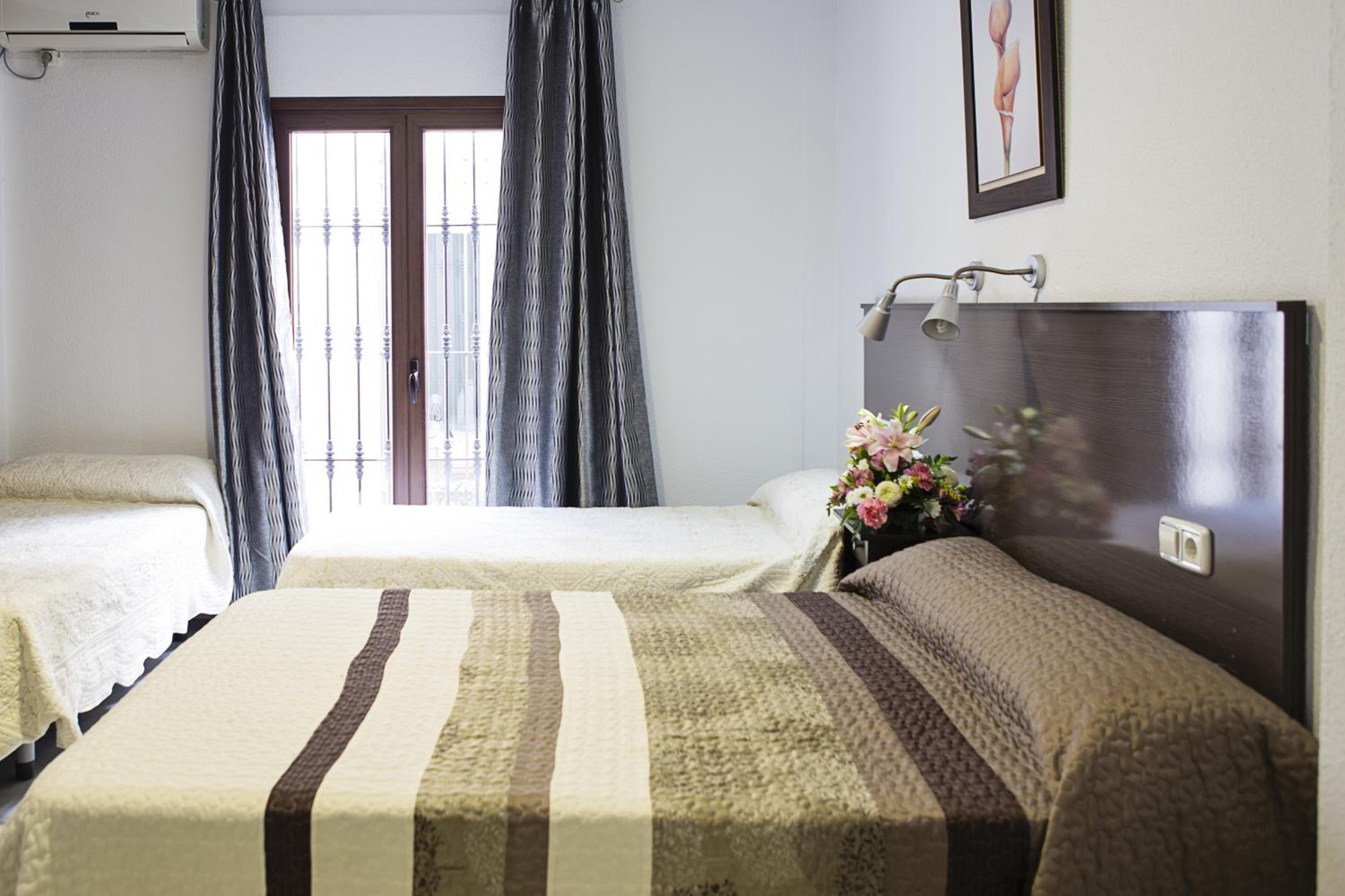 Habitación Cuádruple con Baño Privado