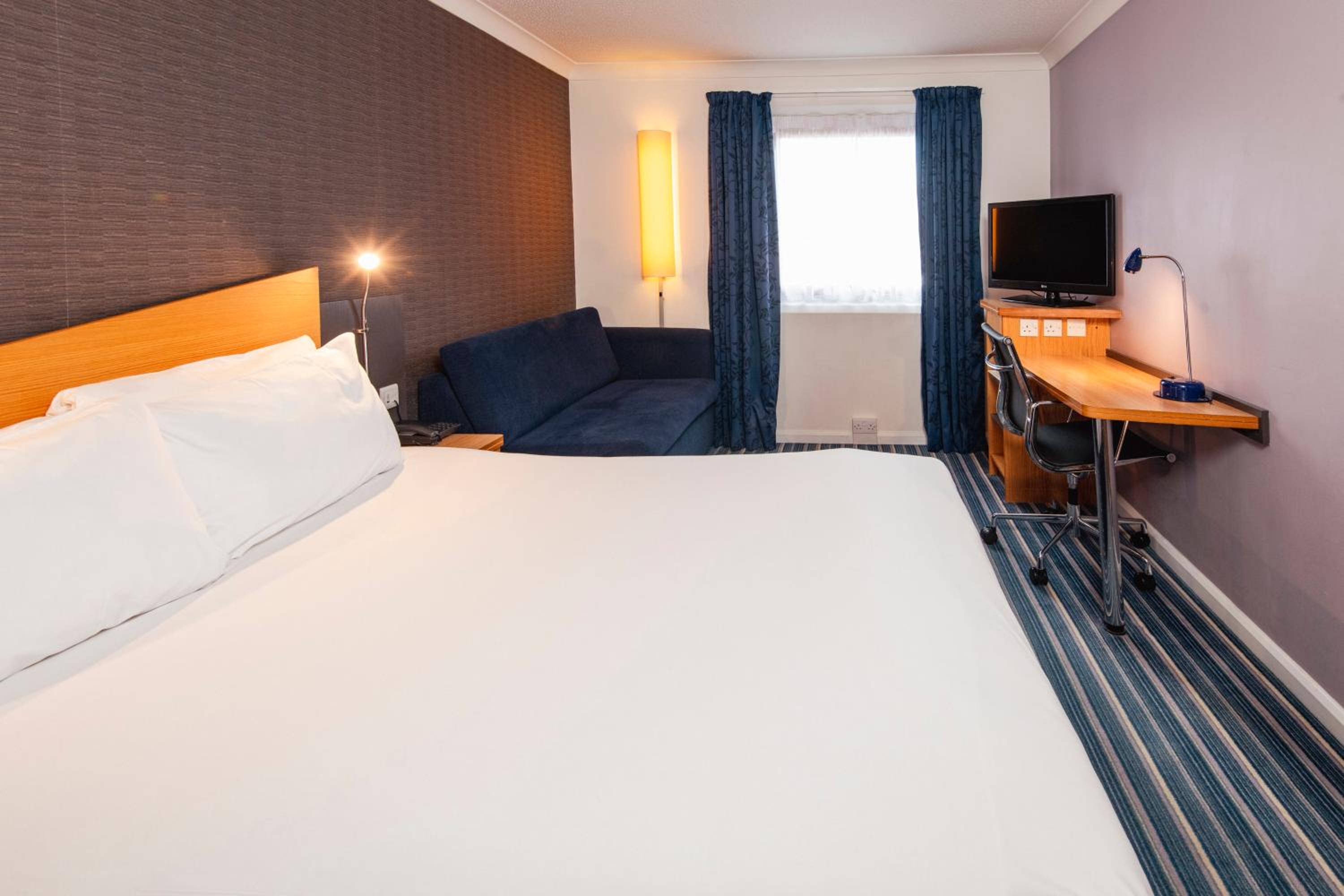 Standard Double Room with Free Hot Breakfast photo 2
