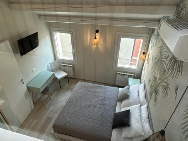 Two-Bedroom Apartment photo 2