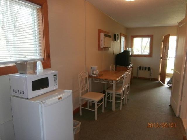 Queen Room with Two Queen Beds - River View photo 2