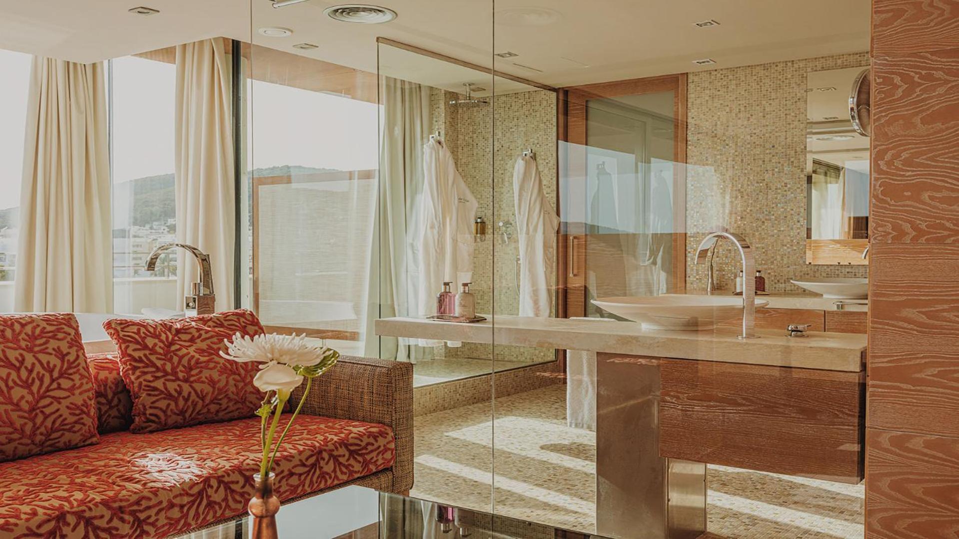 Suite Esquinera con Gran Terraza, Vista al Mar y acceso al SPA – Cloud 9 (2+2) photo