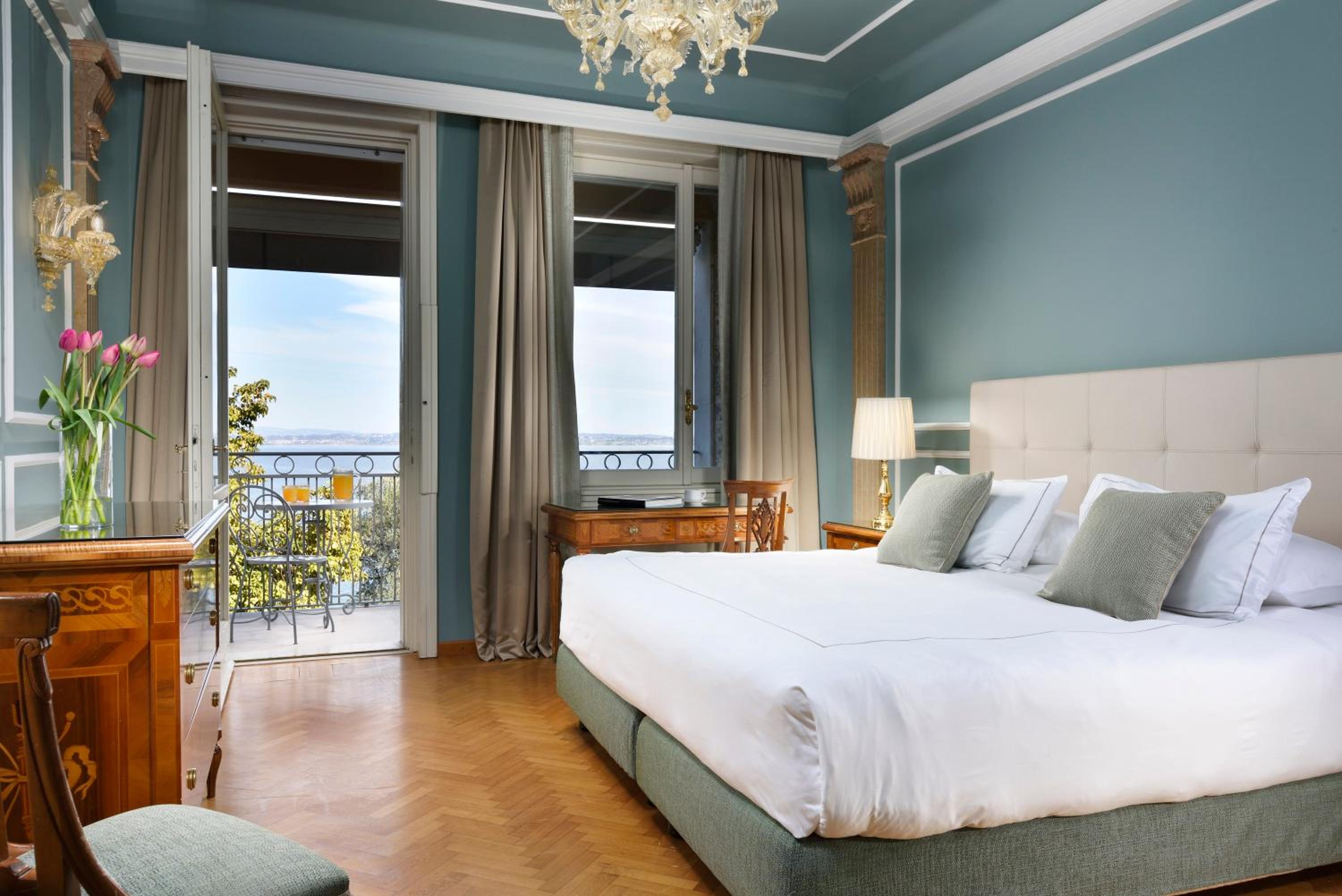 Deluxe Lake View with Balcony