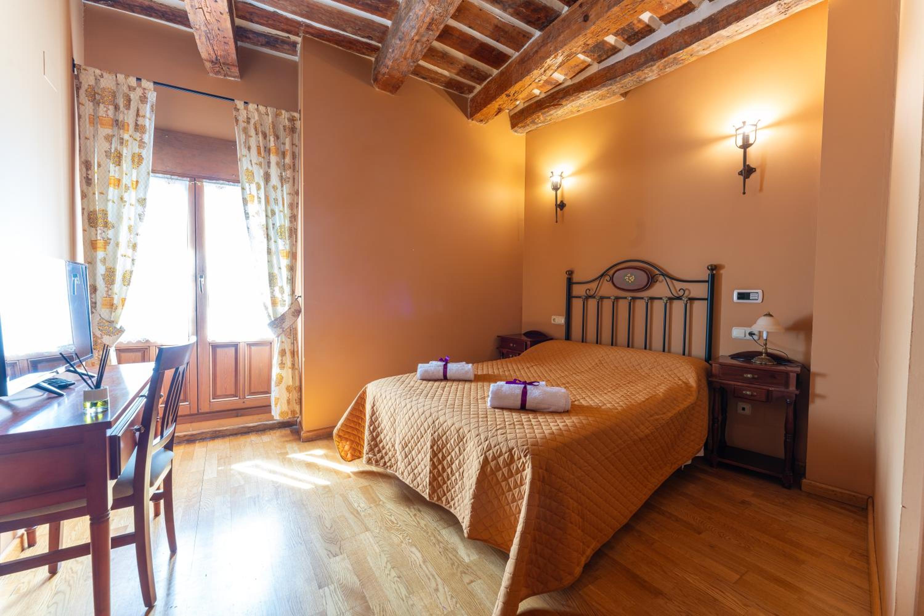 Double Room with Balcony photo 3