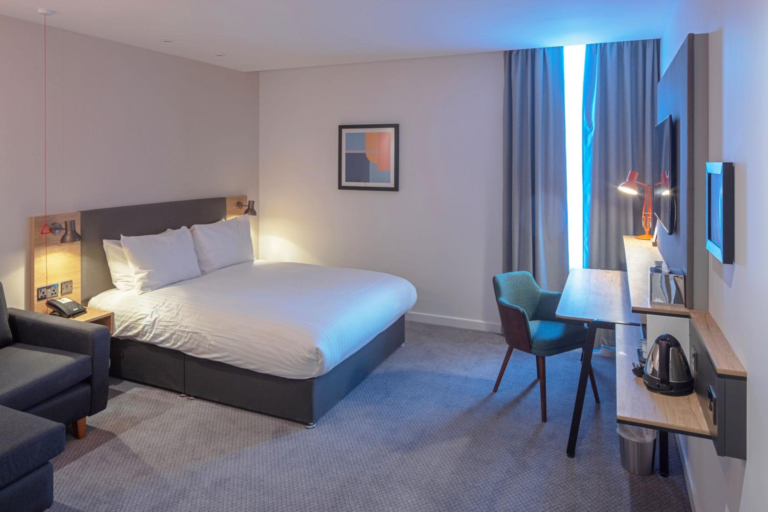 Queen Room - Accessible - Photo 14
