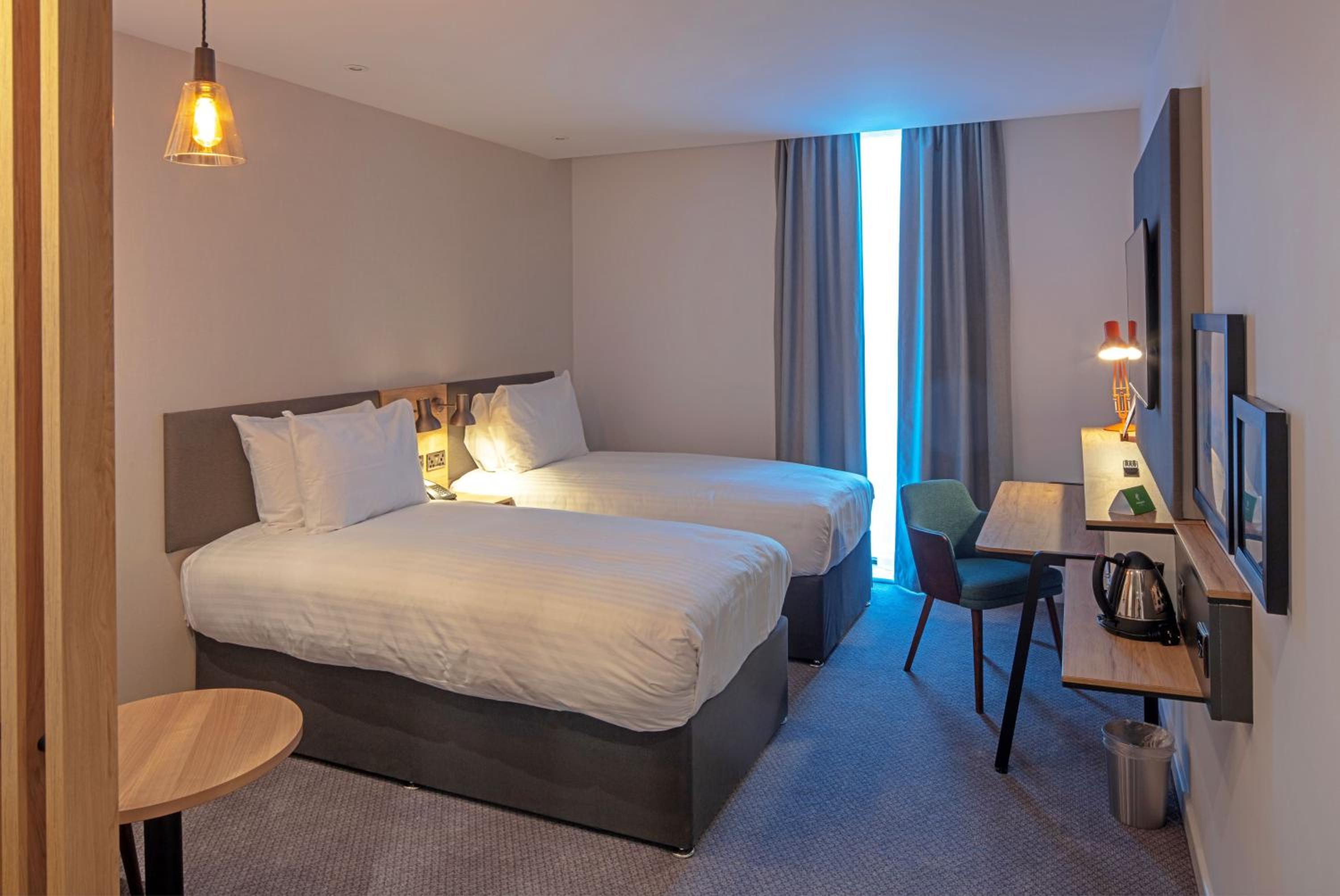 Standard Twin Room - Photo 12