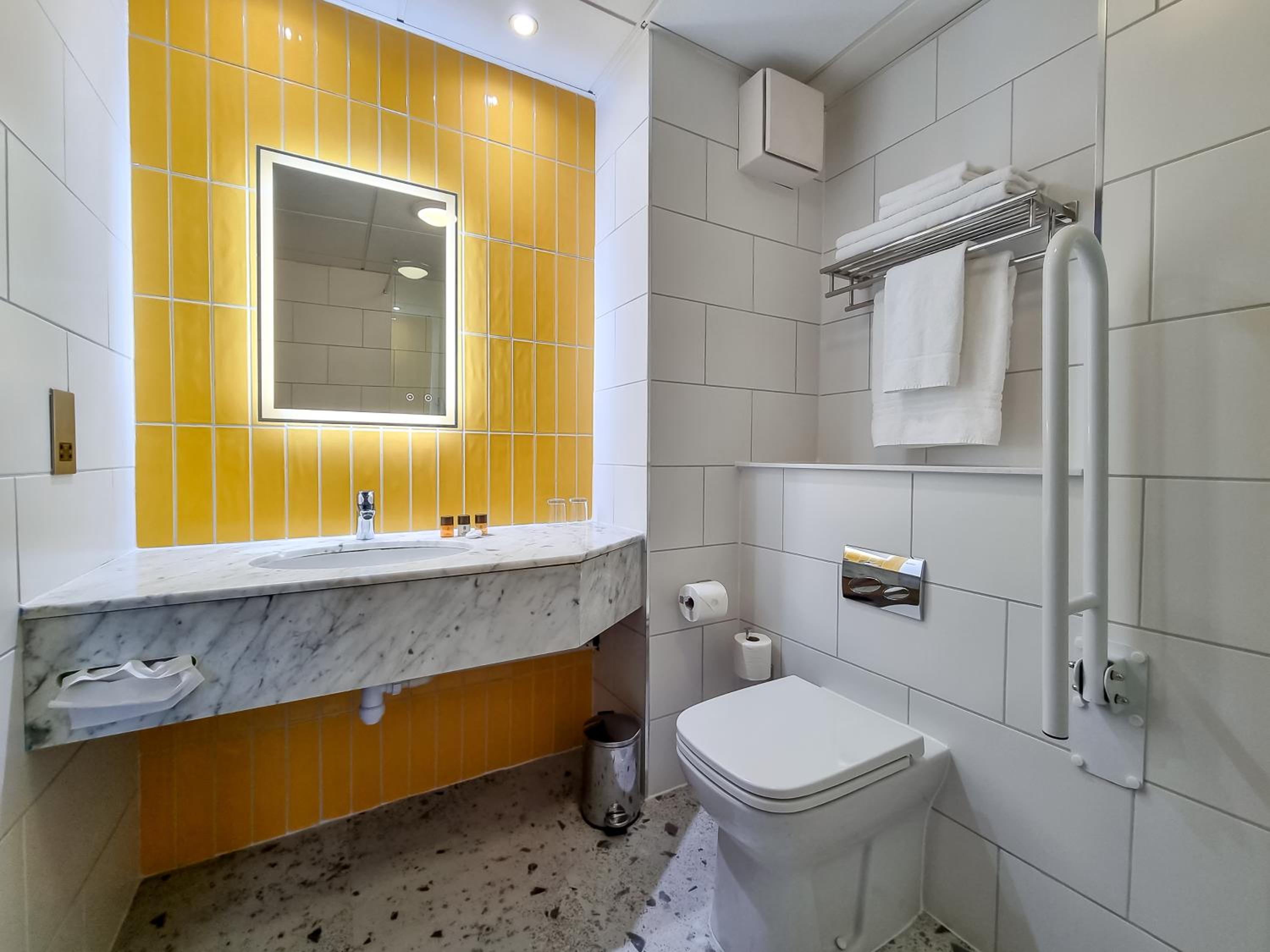 Standard Room - Disability Access/Non-Smoking - Photo 3