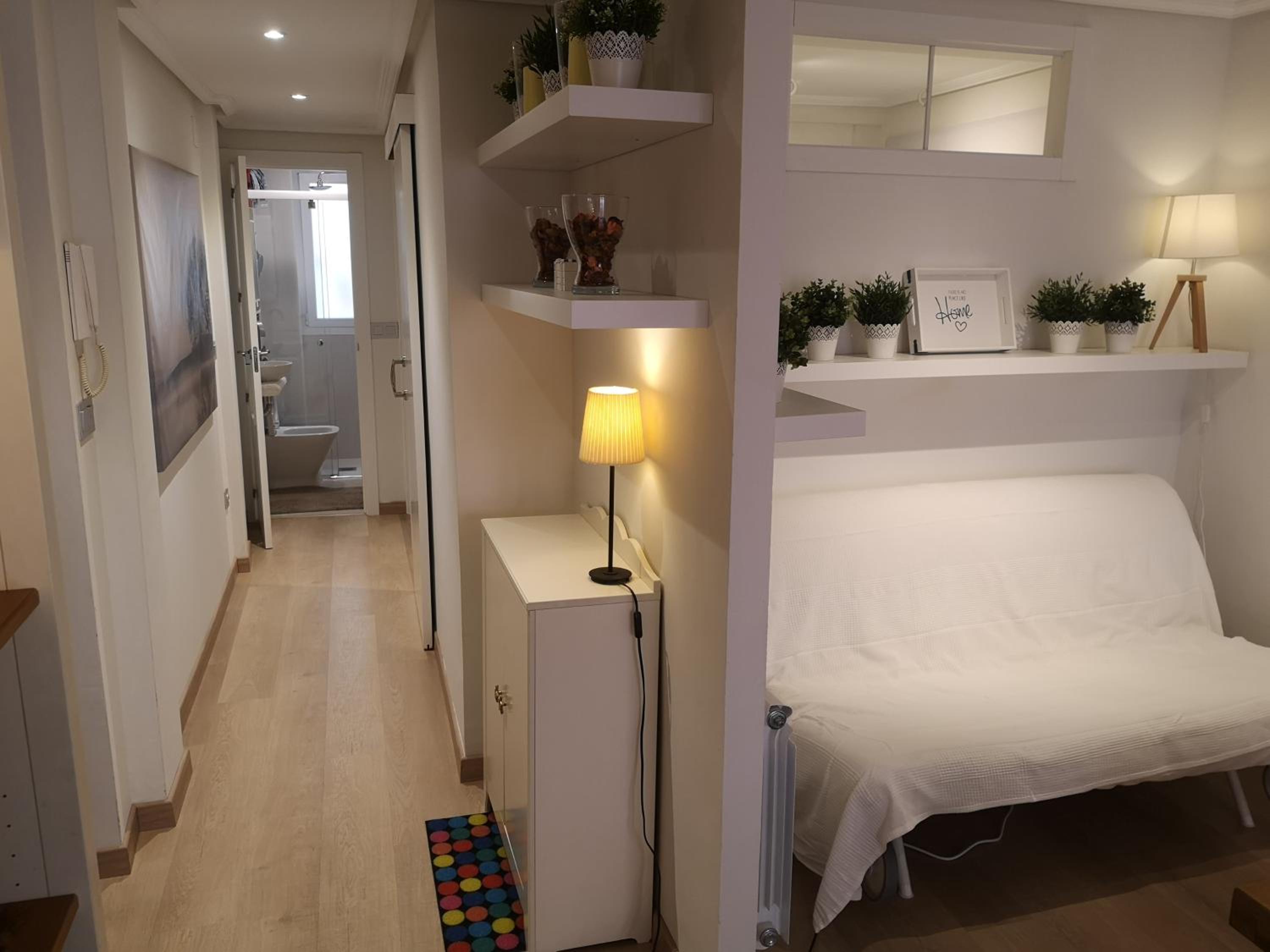 One-Bedroom Apartment photo 2