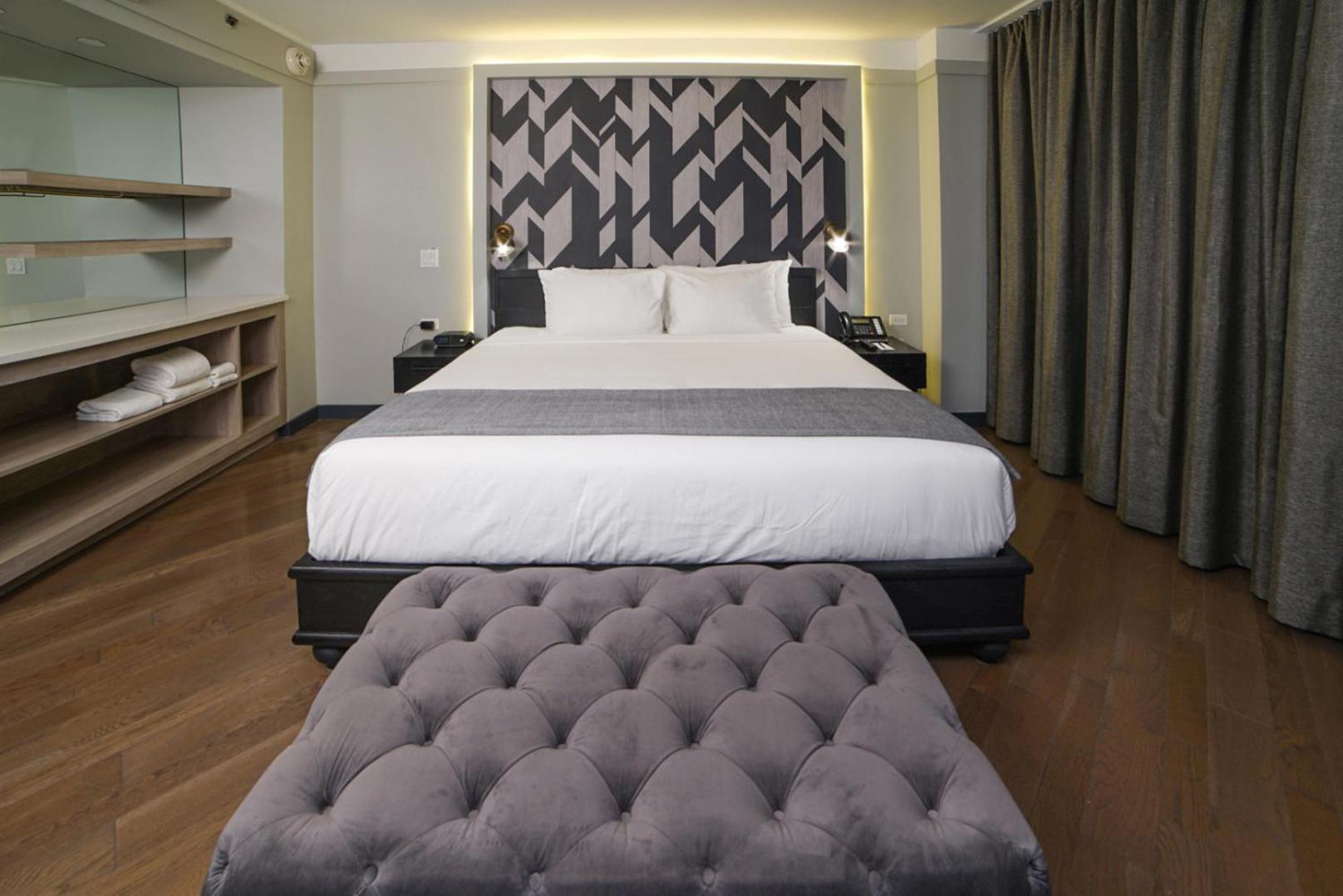 Deluxe King Room - Photo 4