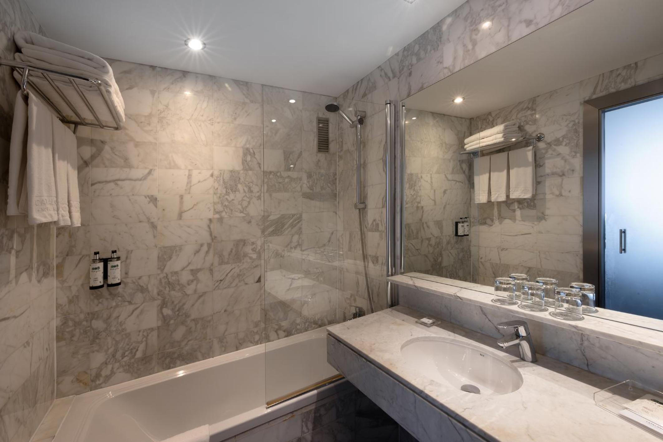 Triple Room (3 Adults) photo 3