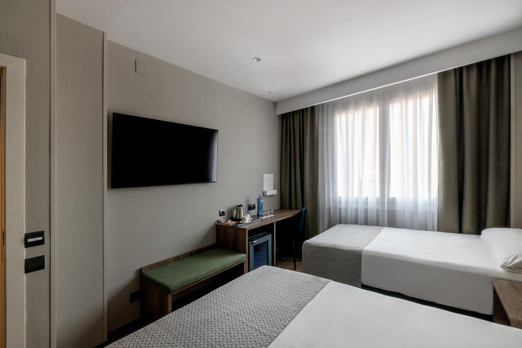 Triple Room (3 Adults) photo 2