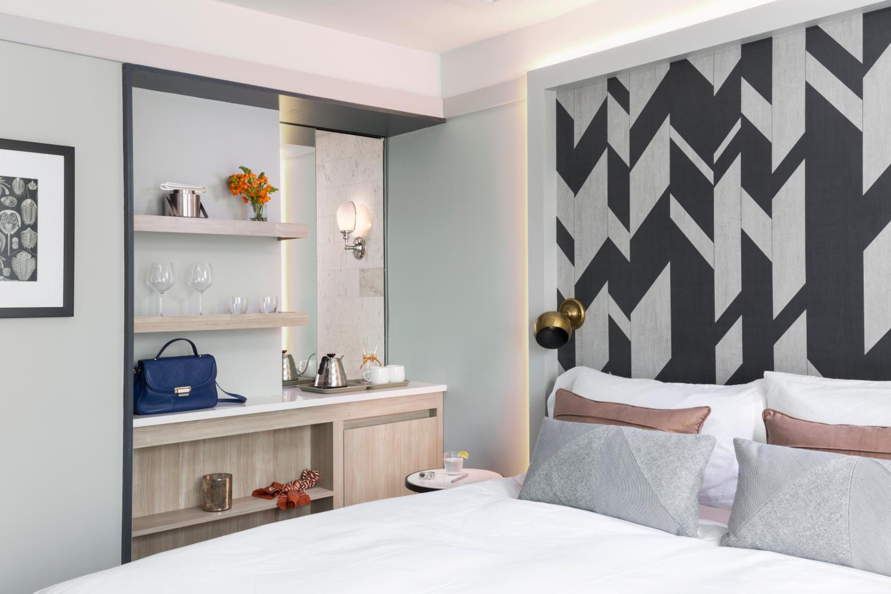 Deluxe King Room - Photo 1