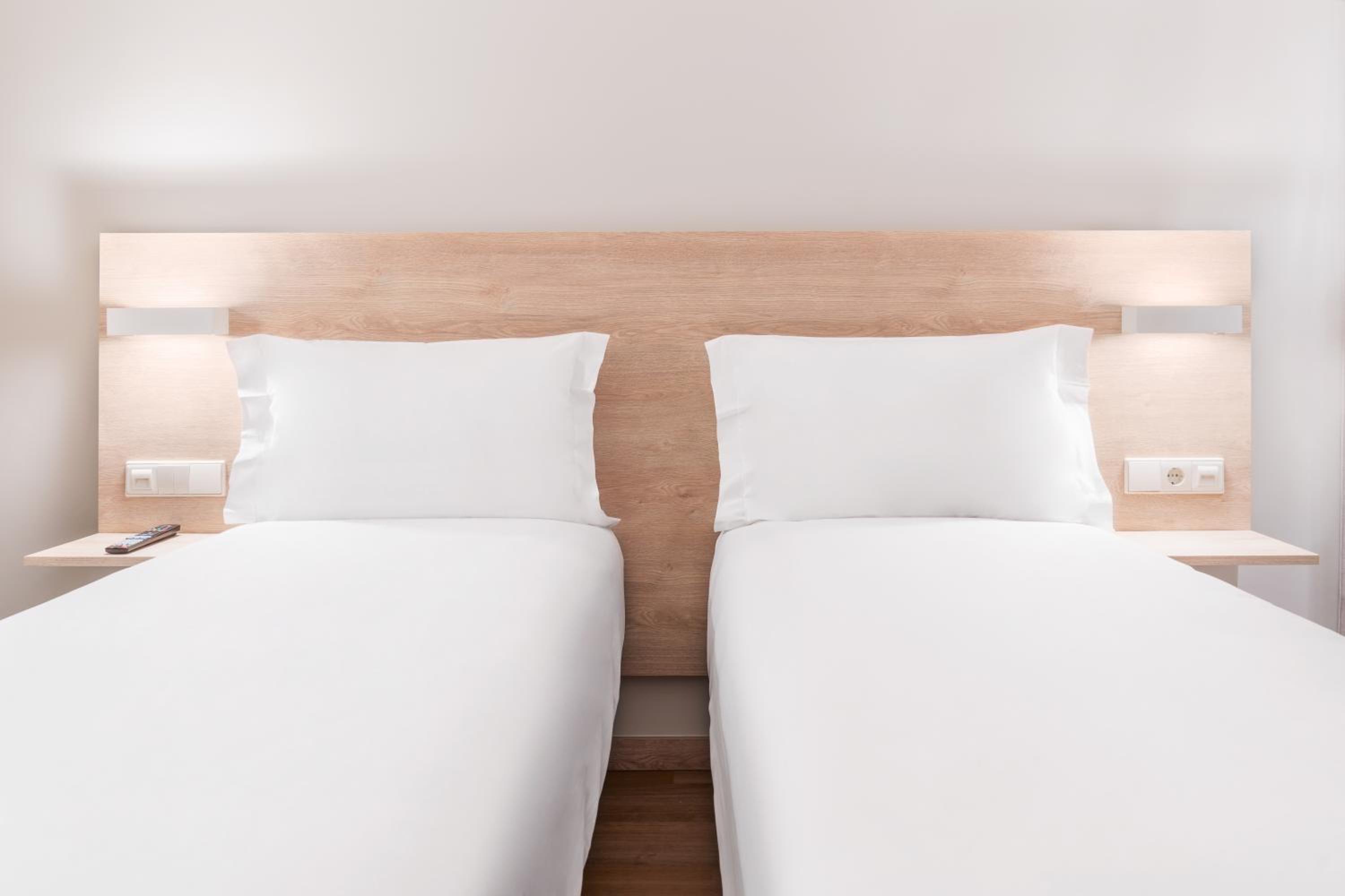 Twin Room - Photo 4