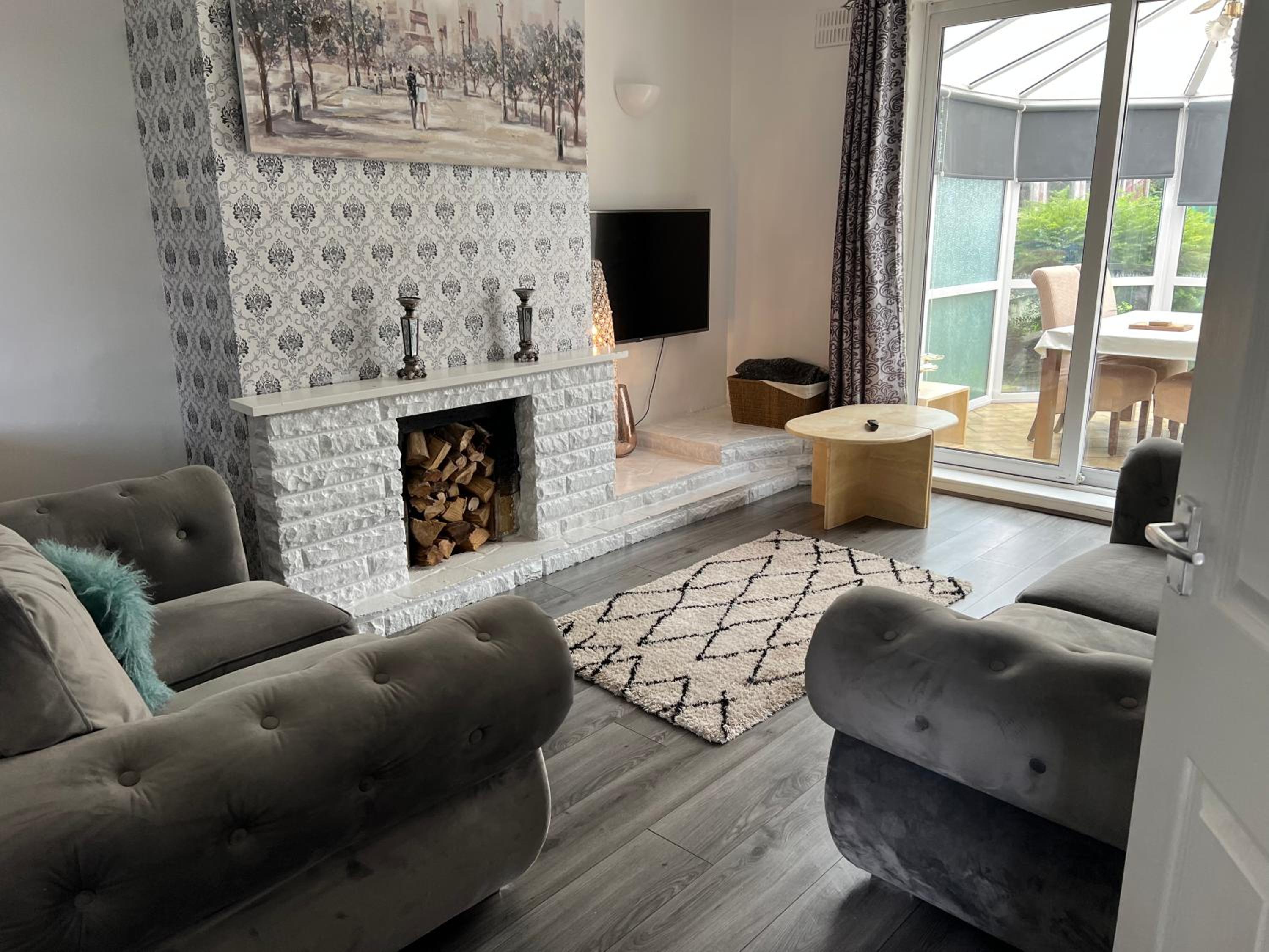 Three-Bedroom House photo 1