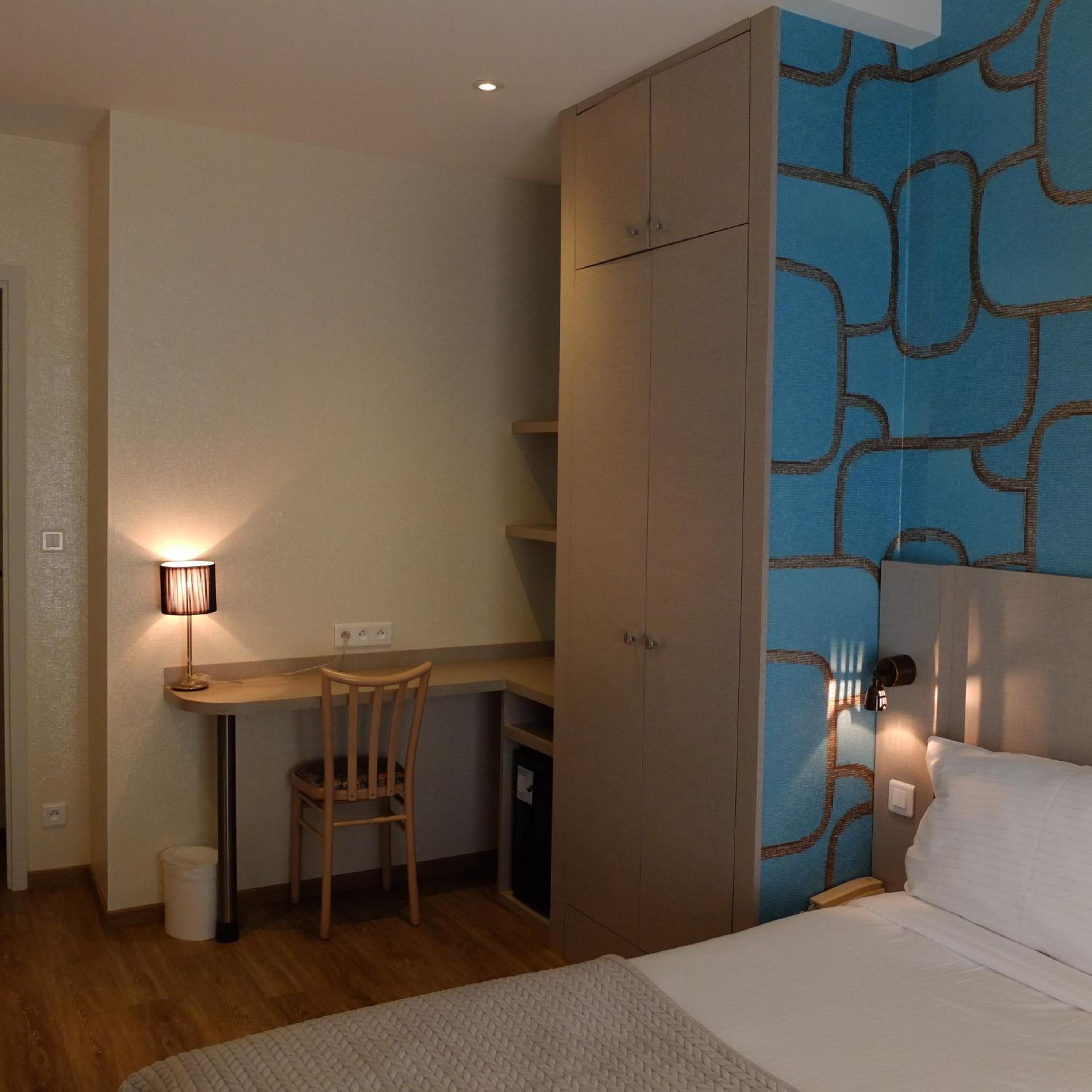 Standard Double or Twin Room - Photo 9