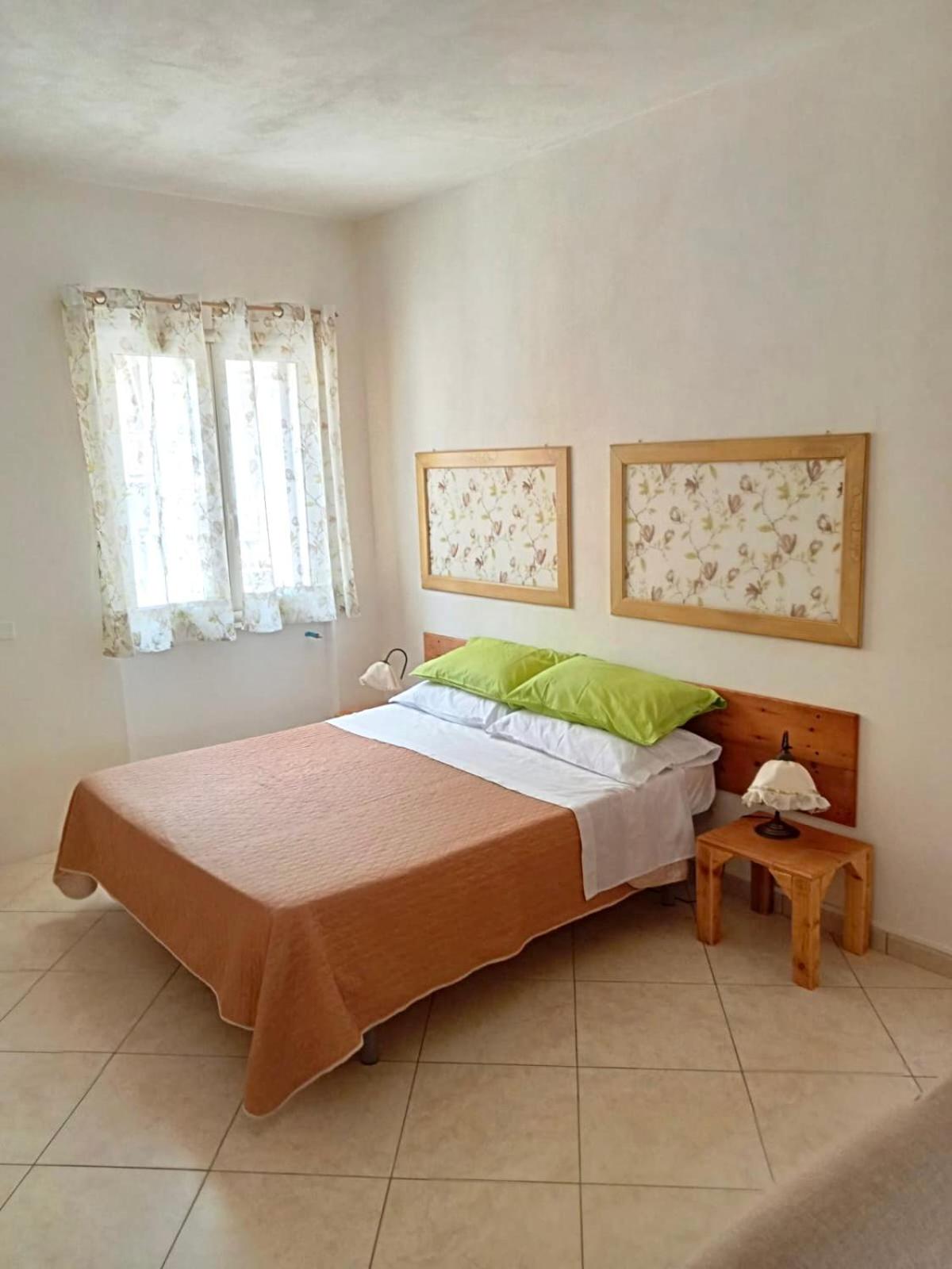 One-Bedroom Apartment - Photo 1