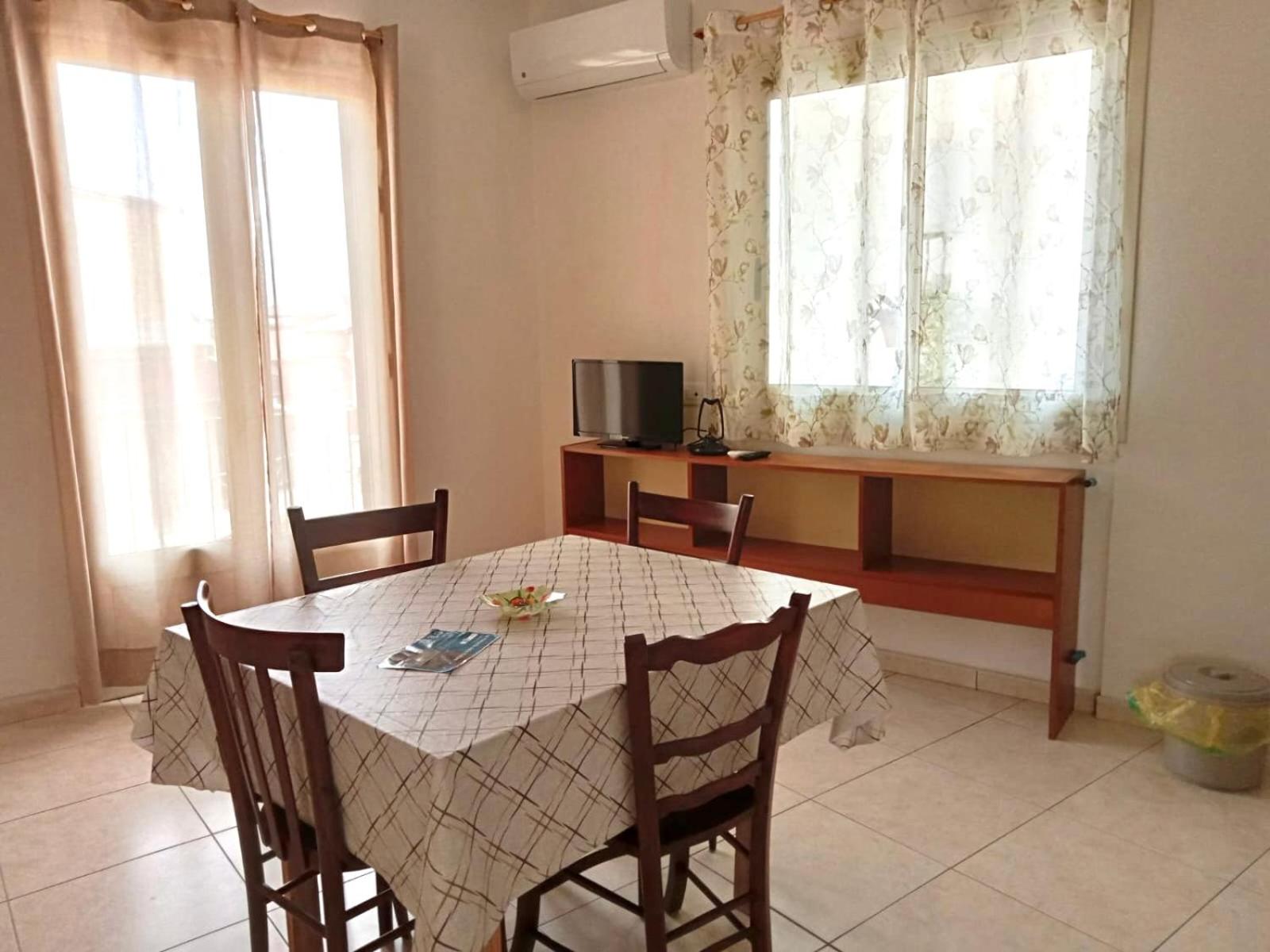 One-Bedroom Apartment - Photo 12