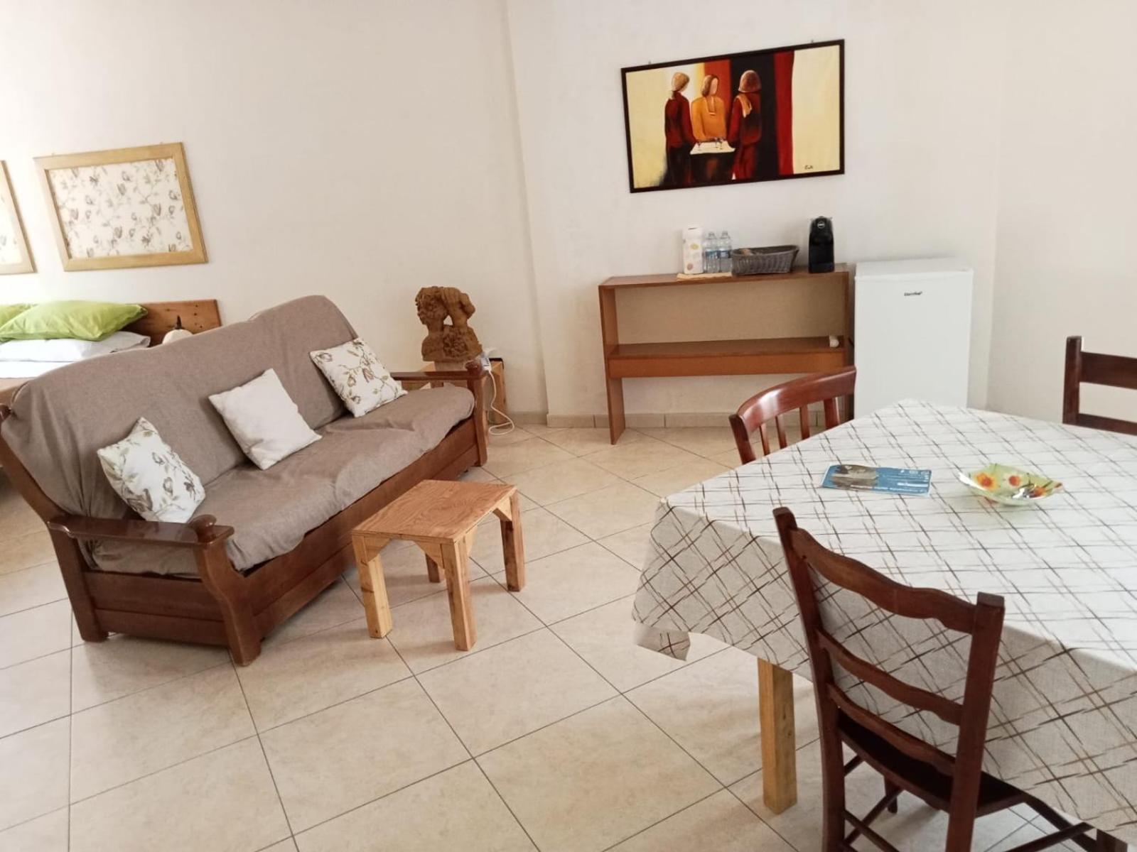 One-Bedroom Apartment - Photo 6