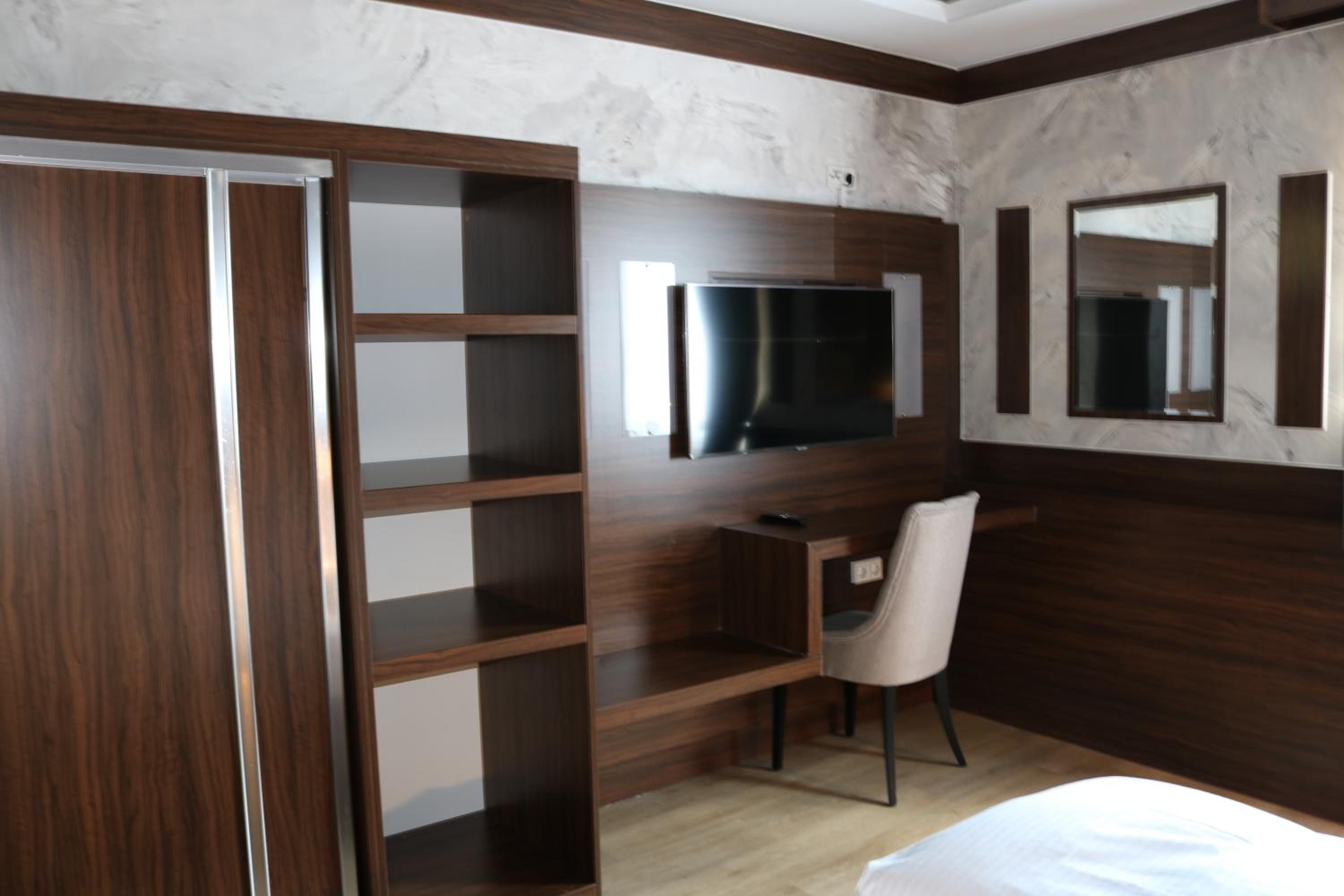 Double Room - Photo 10