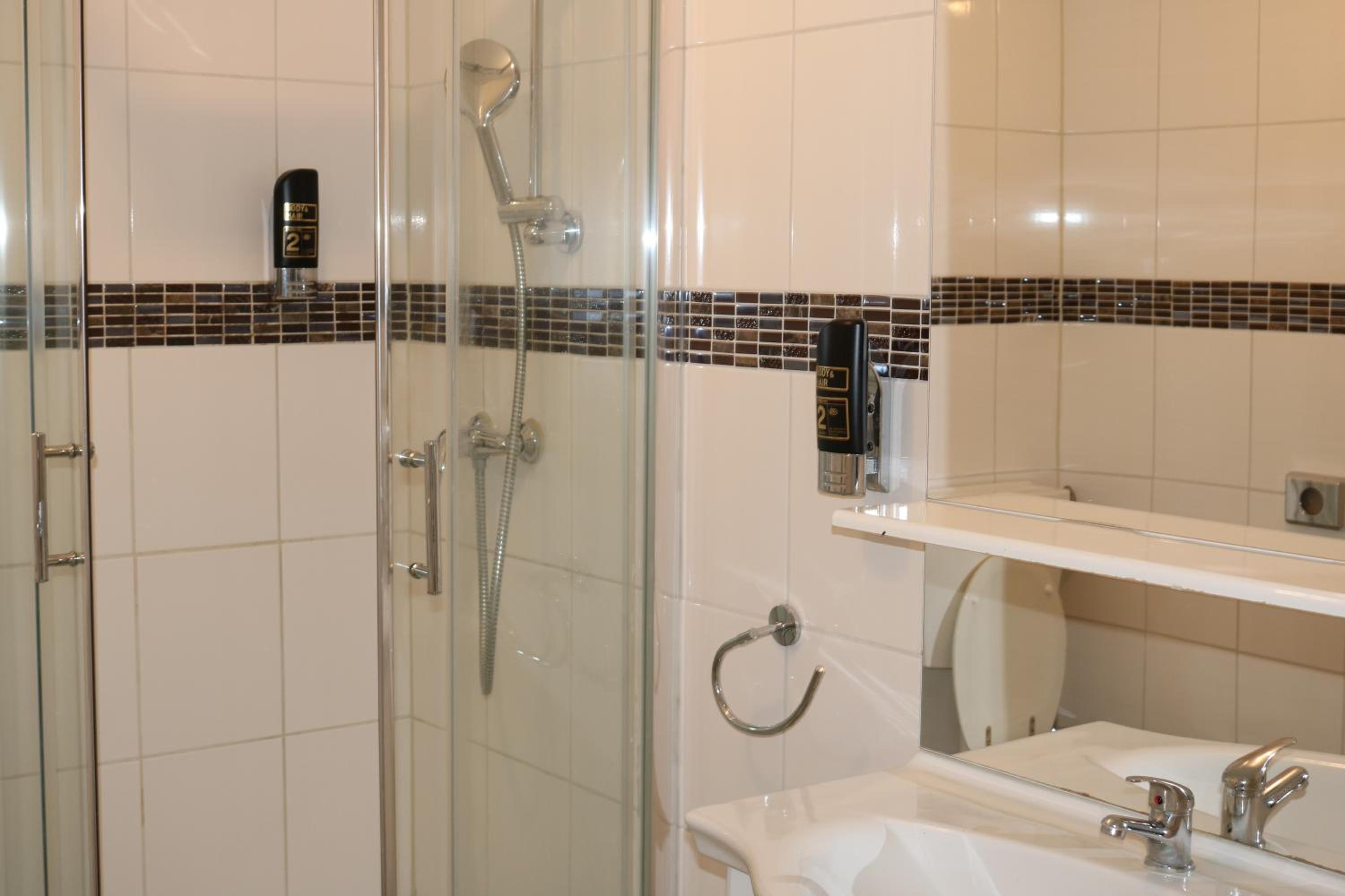 Double Room - Photo 12