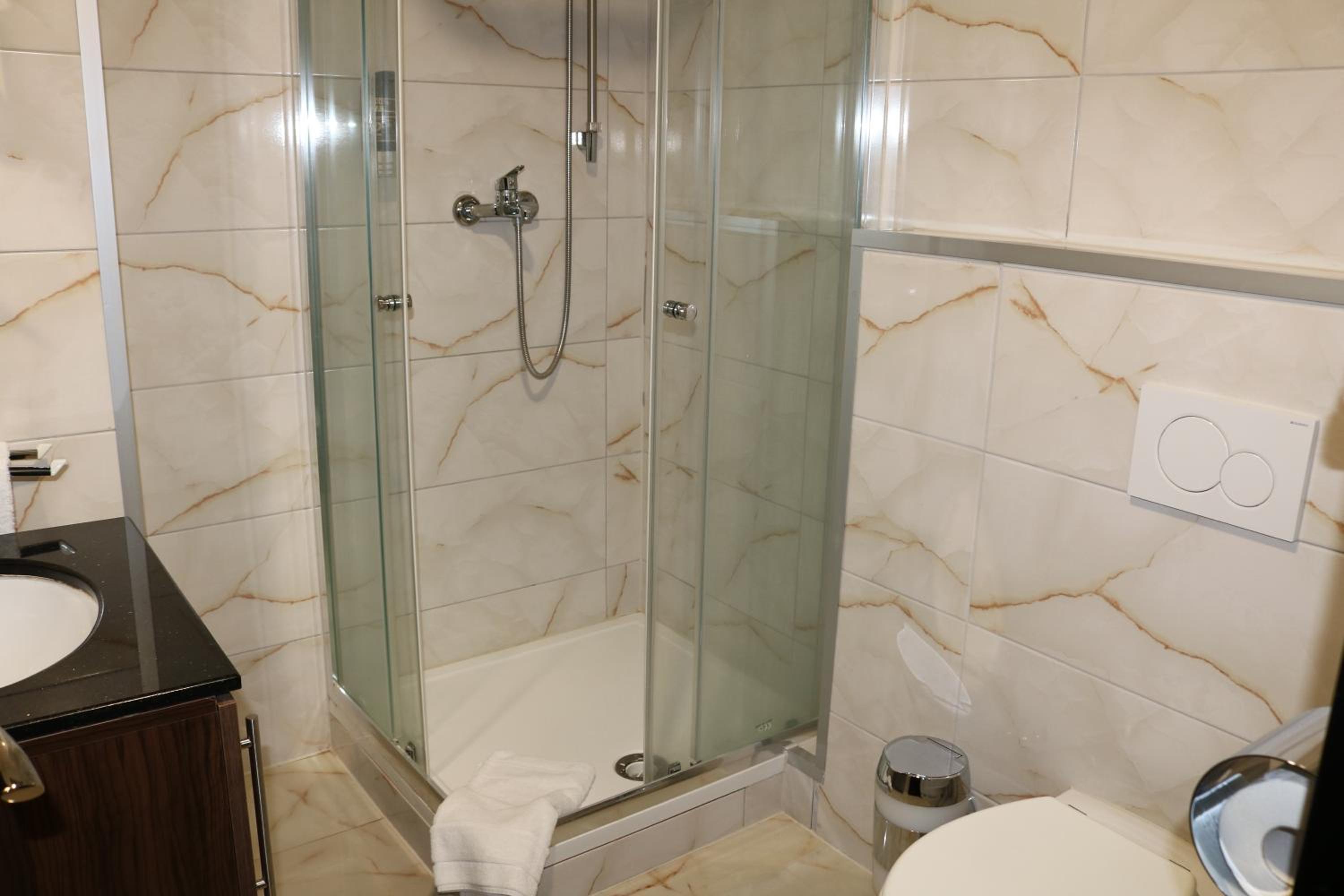 Double Room - Photo 14