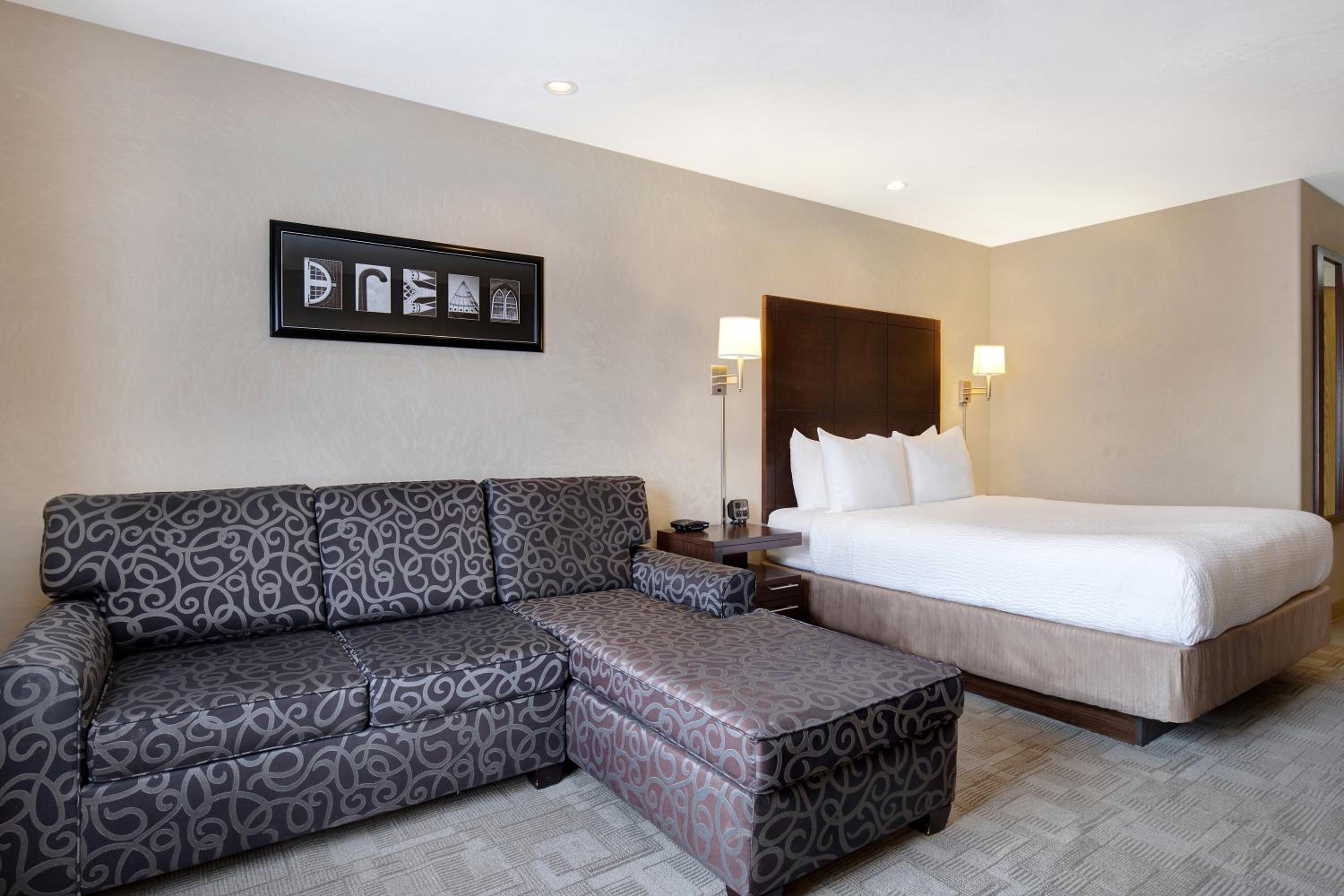 Queen Room with Sofa Bed - Disability Access/Non-Smoking - Photo 4