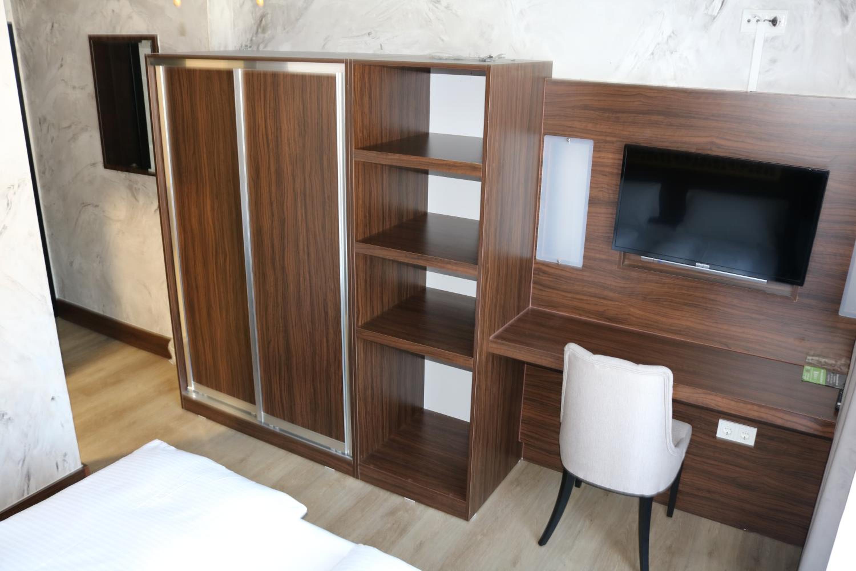 Double Room - Photo 16