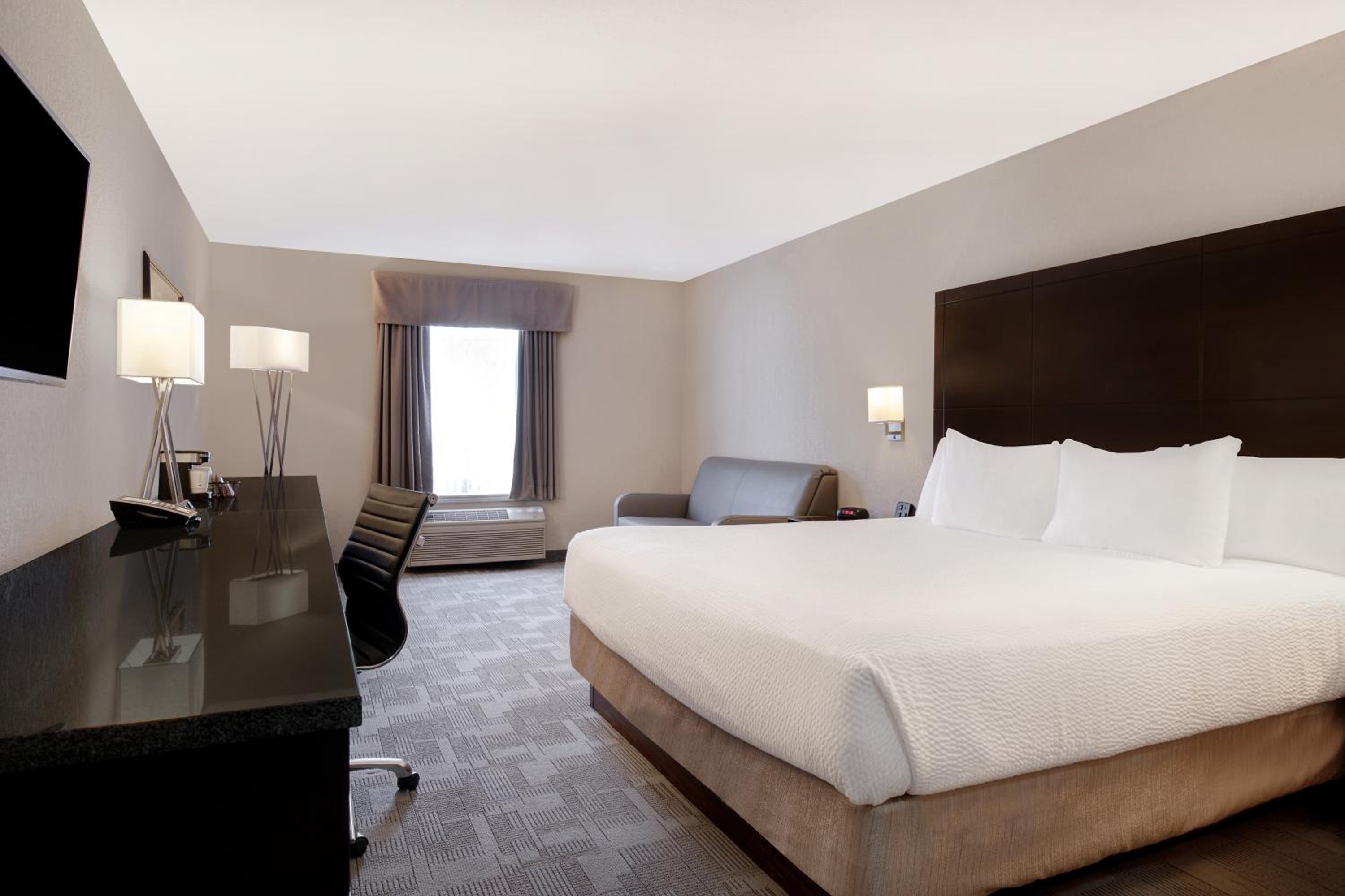 King Room - Non-Smoking - Photo 2