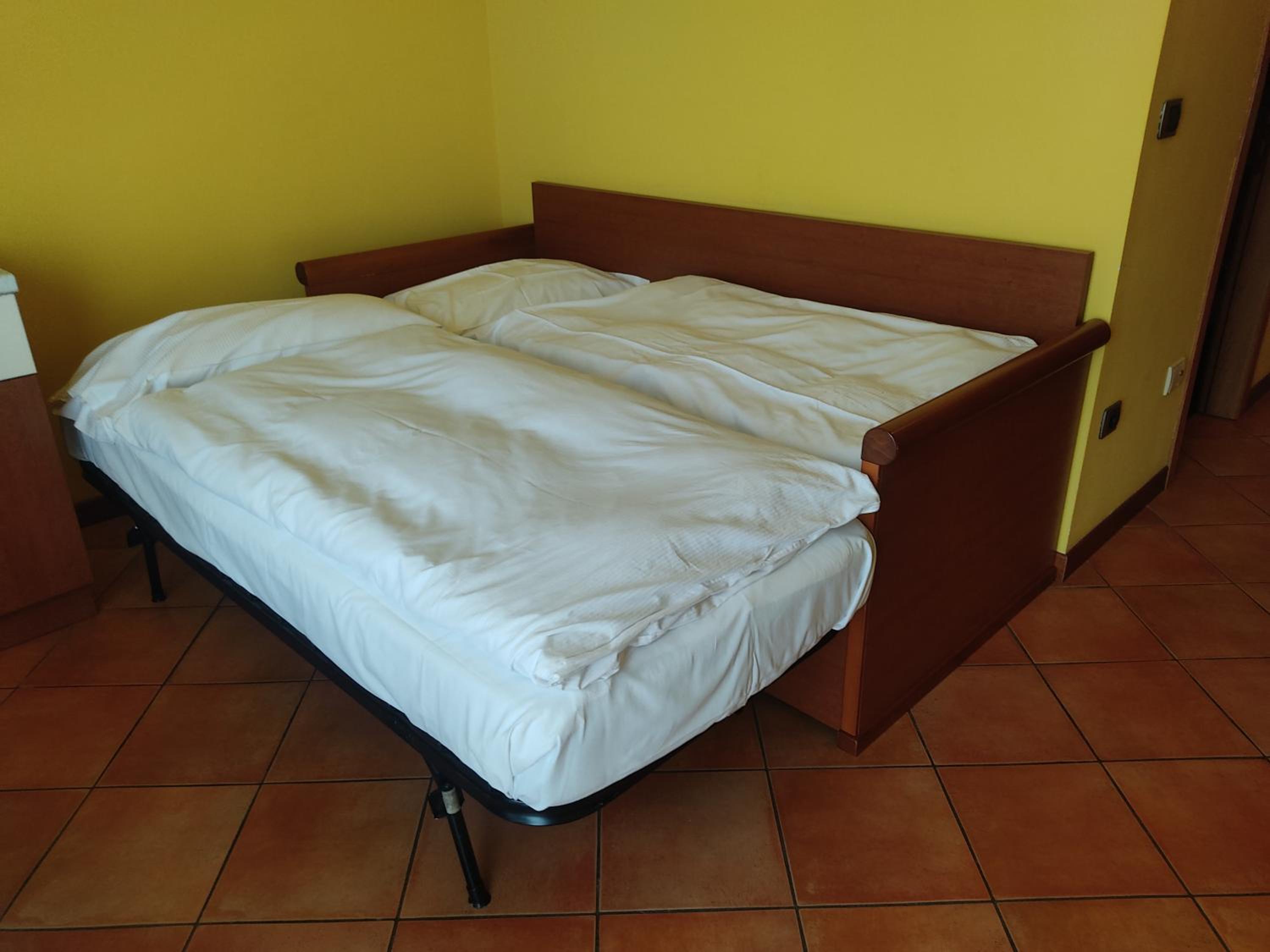 Quadruple Room with Lake View - Photo 7