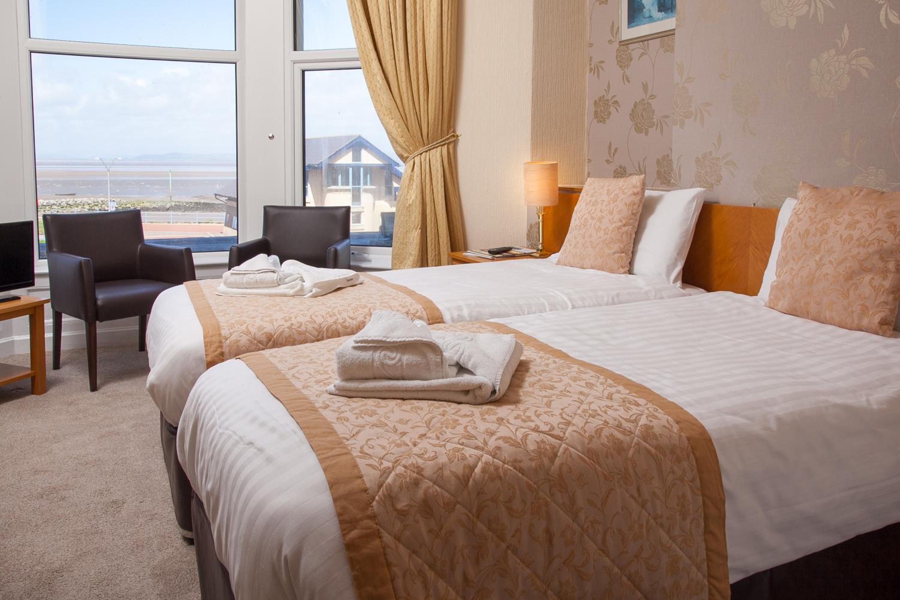 Deluxe Double or Twin Room with Sea View photo 2