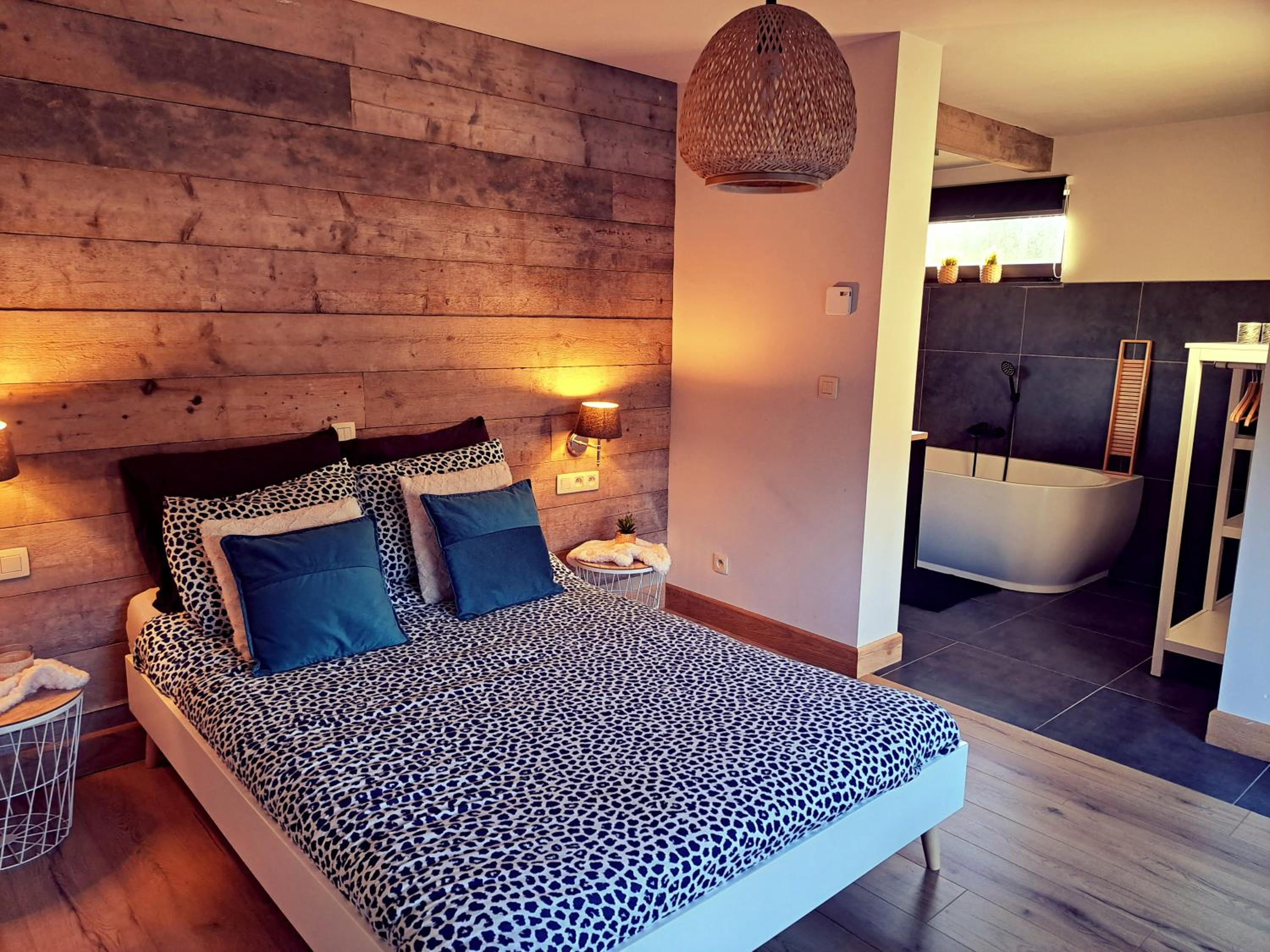 Deluxe Double Room with Bath photo 3