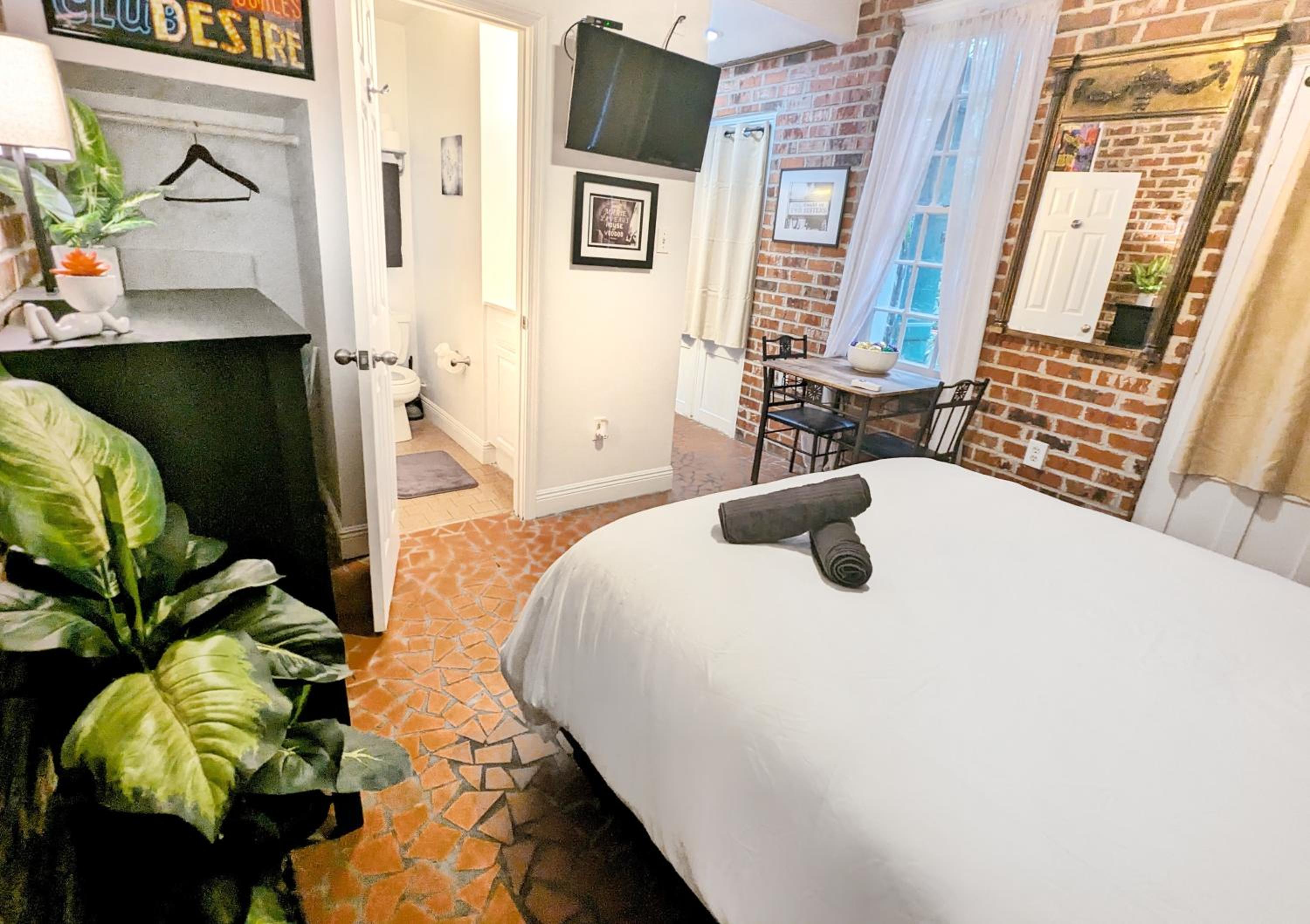 Queen Room with Garden View - Photo 1